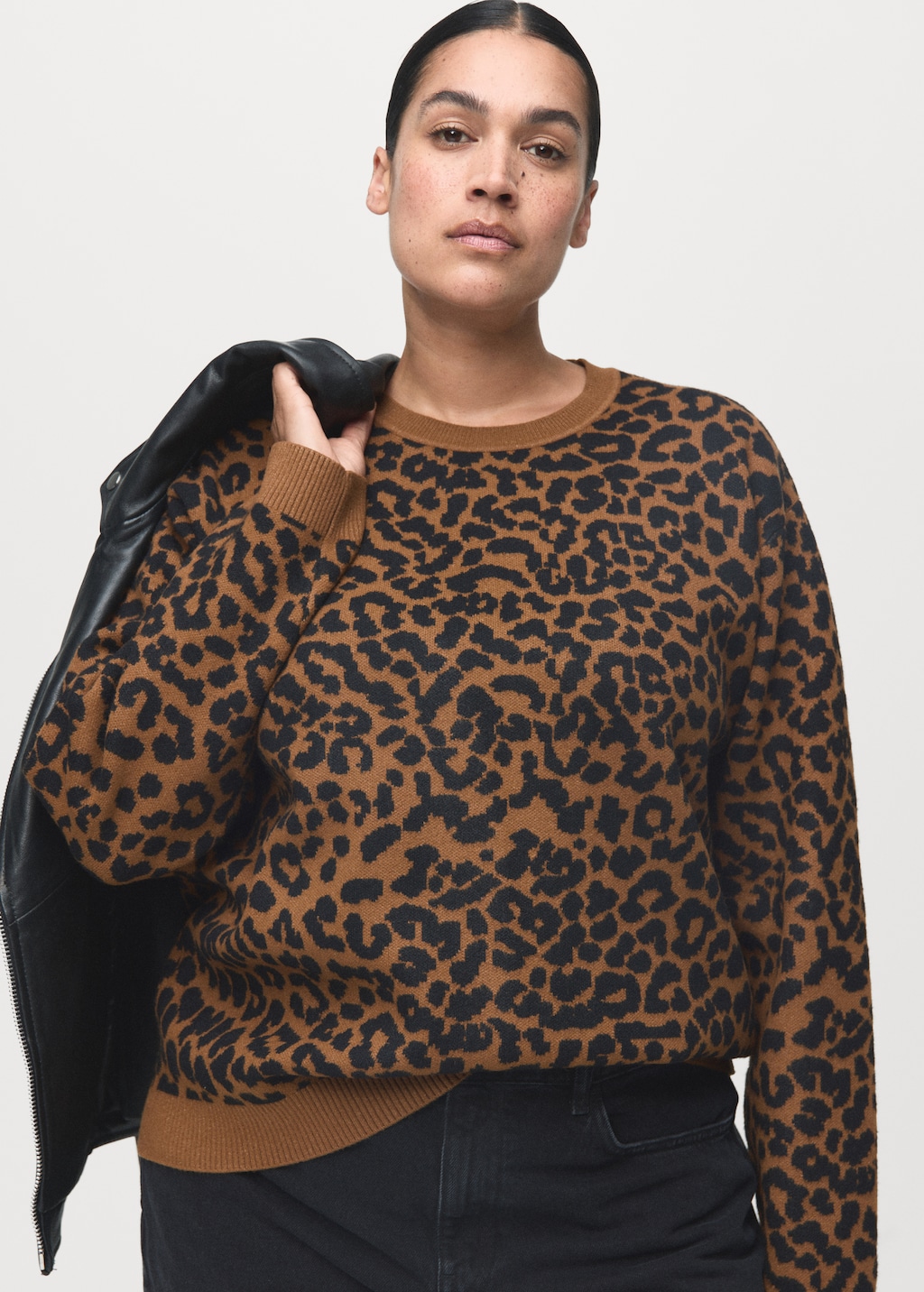 Leopard-print knitted sweater