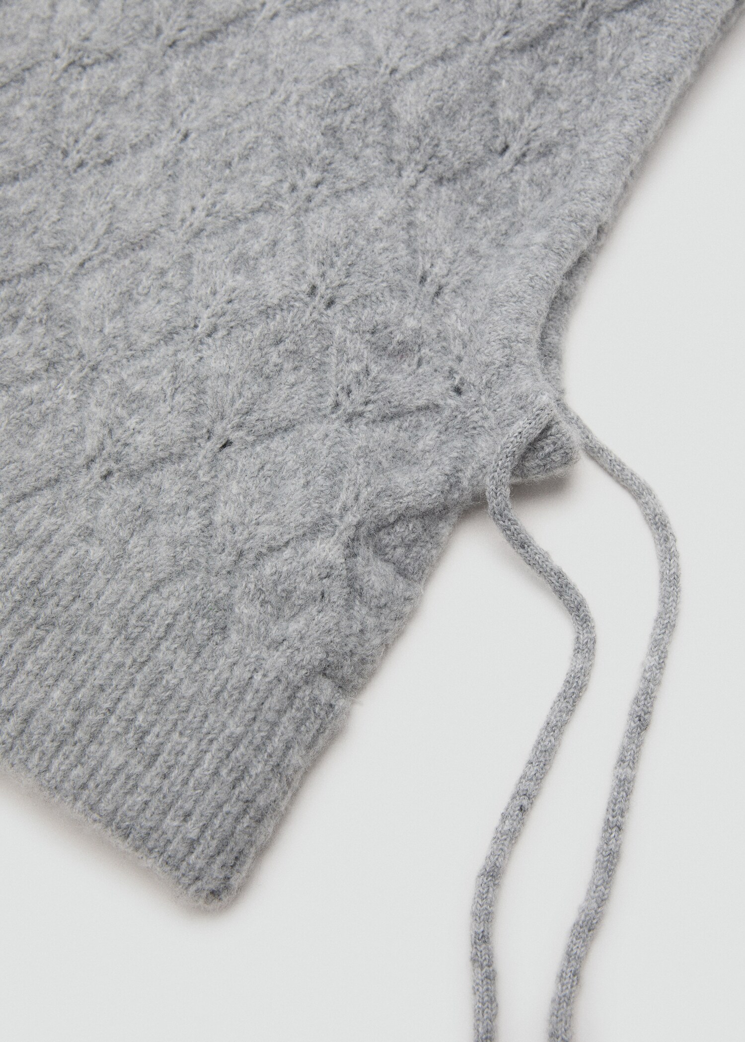 Knitted hooded hat - Medium plane
