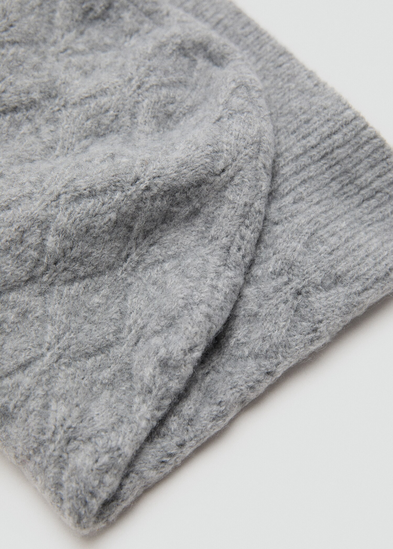 Knitted hooded hat - Details of the article 1