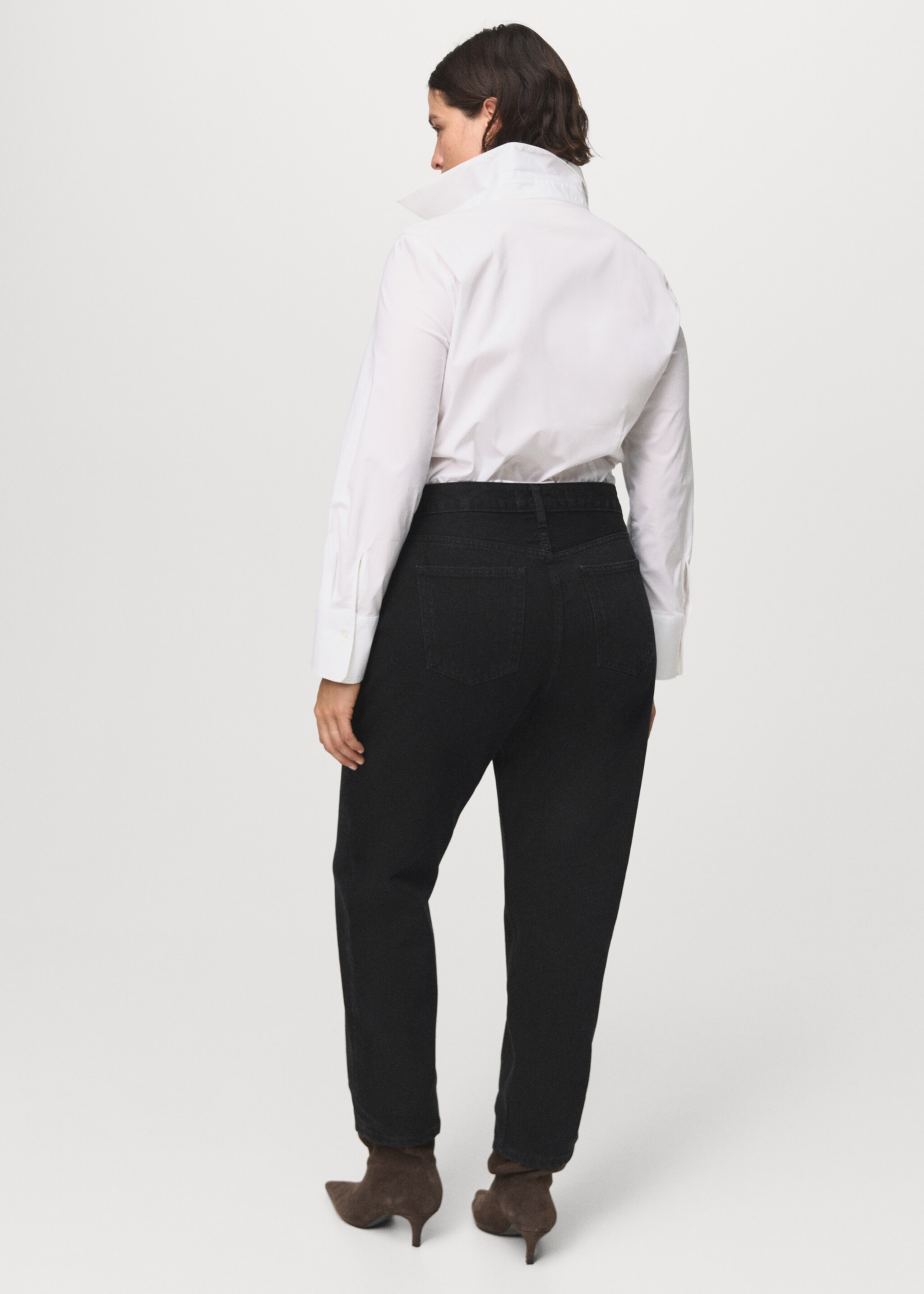 Mom2000 high-rise jeans - Details of the article 4, Black denim. Ref: 17026355-00.
