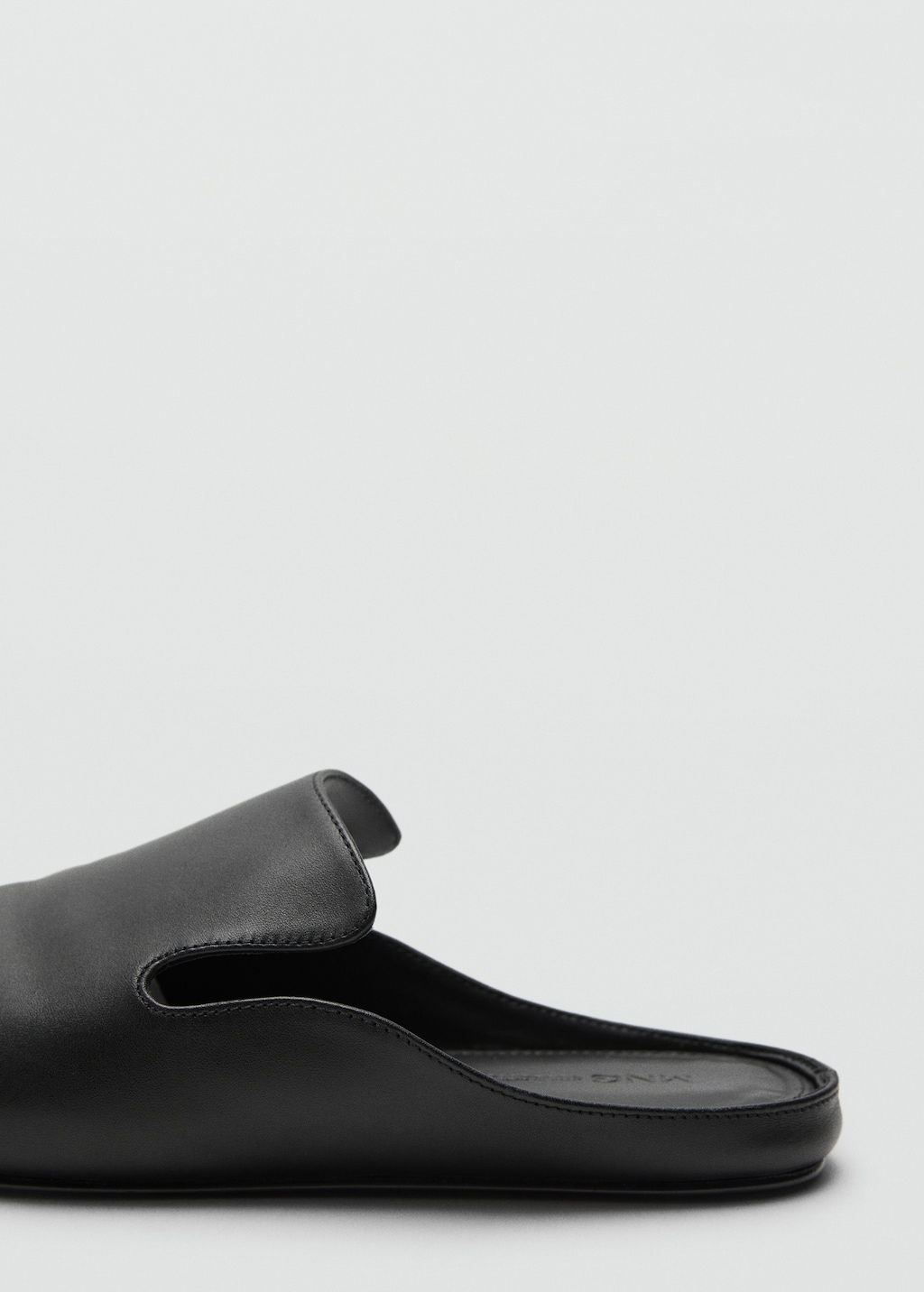 Square toe leather shoe