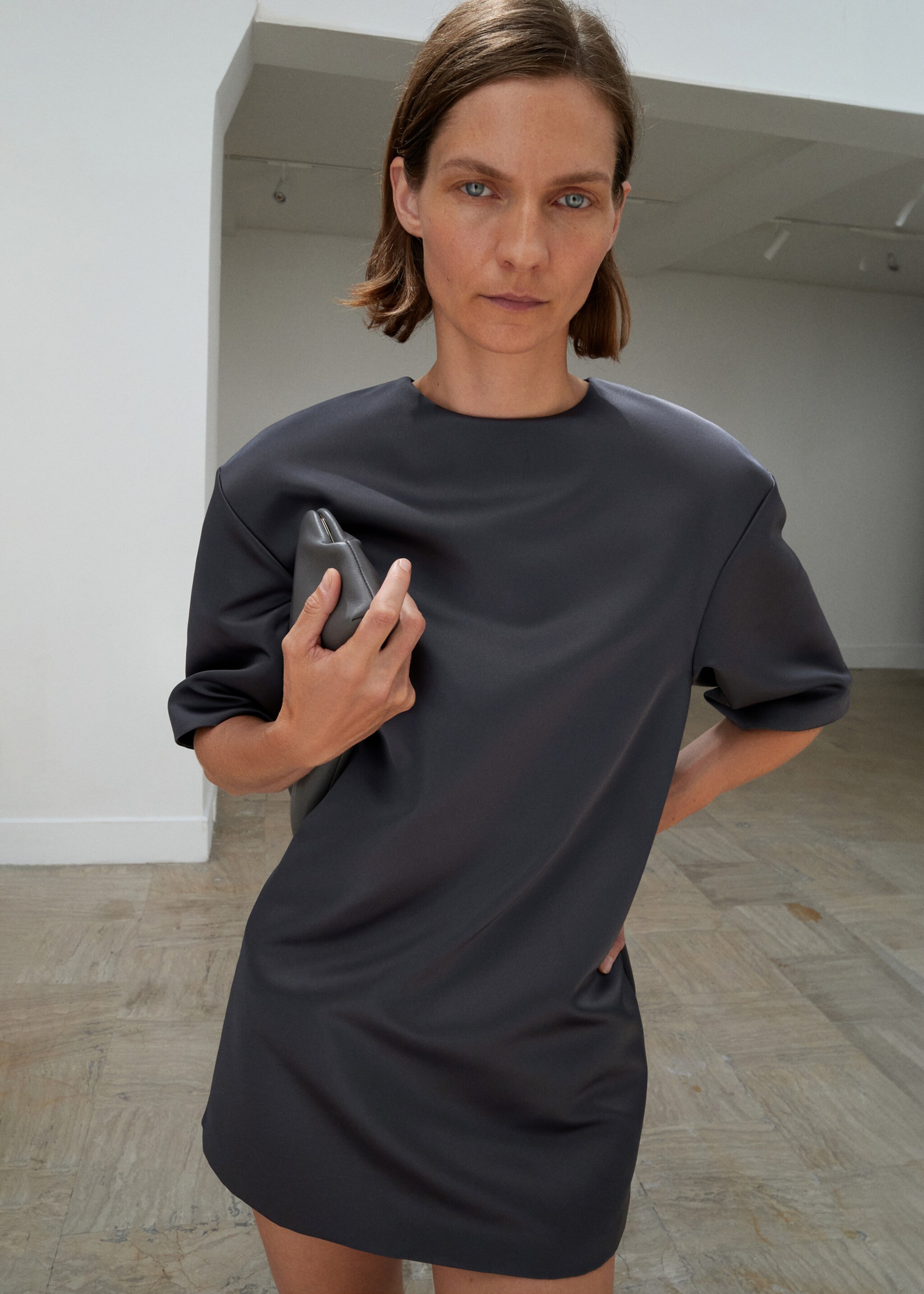 Short satin dress - Medium plane, Charcoal. Ref: 17026357-00.