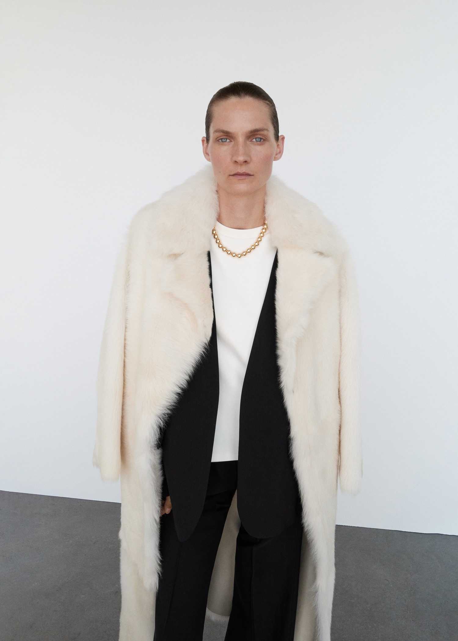 Suit jacket without lapels - Details of the article 2