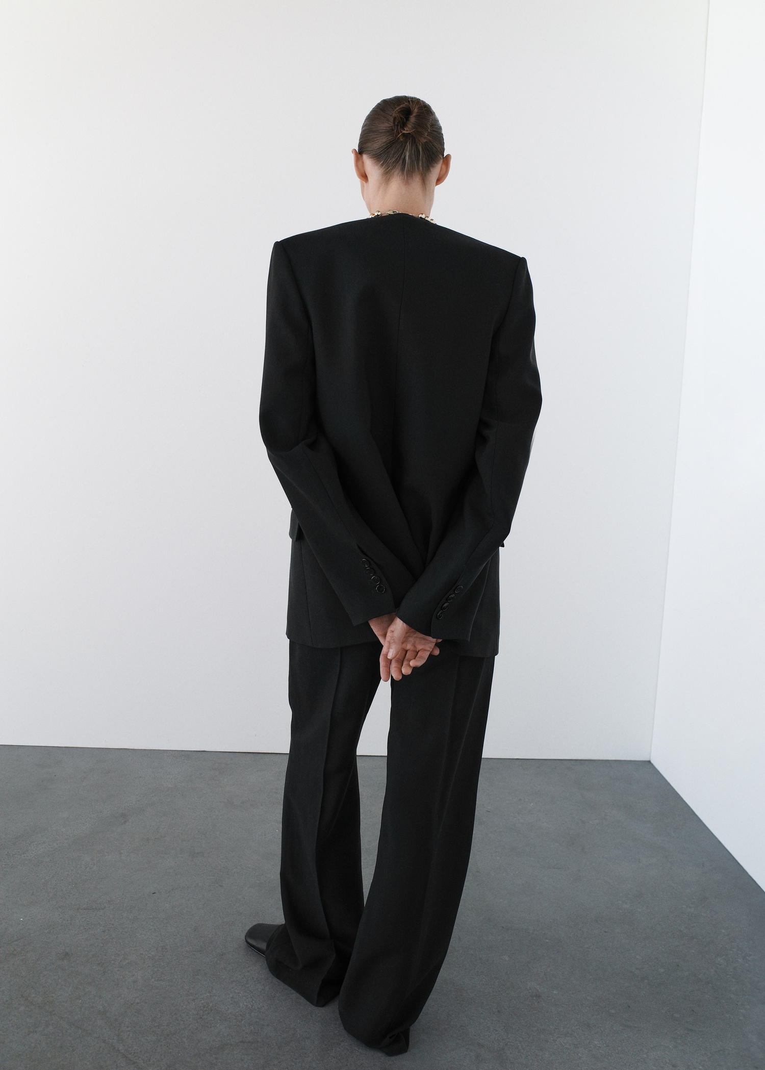 Suit jacket without lapels - Reverse of the article