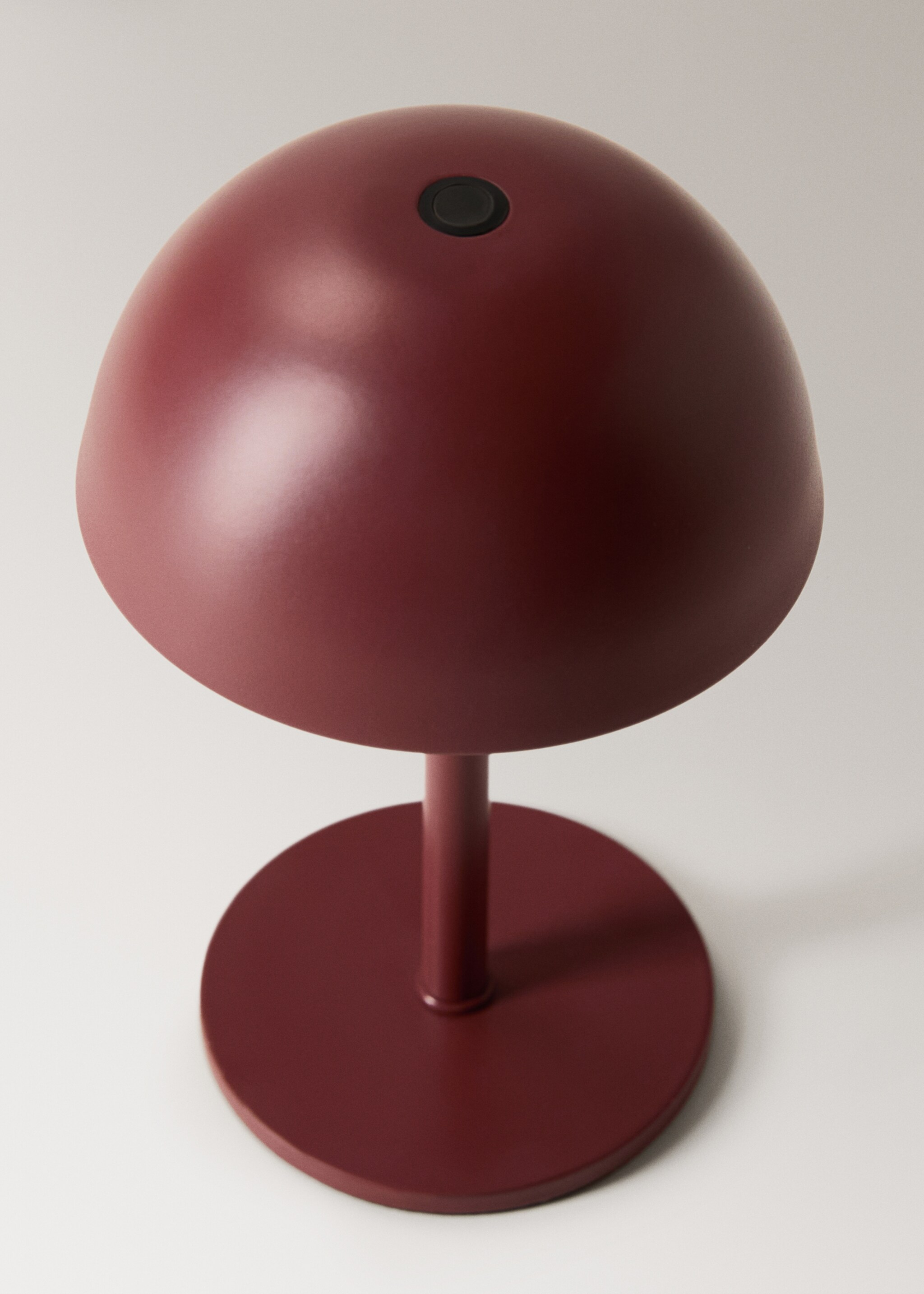 Metalltischlampe mit Touch-Funktion - Detail des Artikels 1, Granatrot. Ref: 17026726-00.