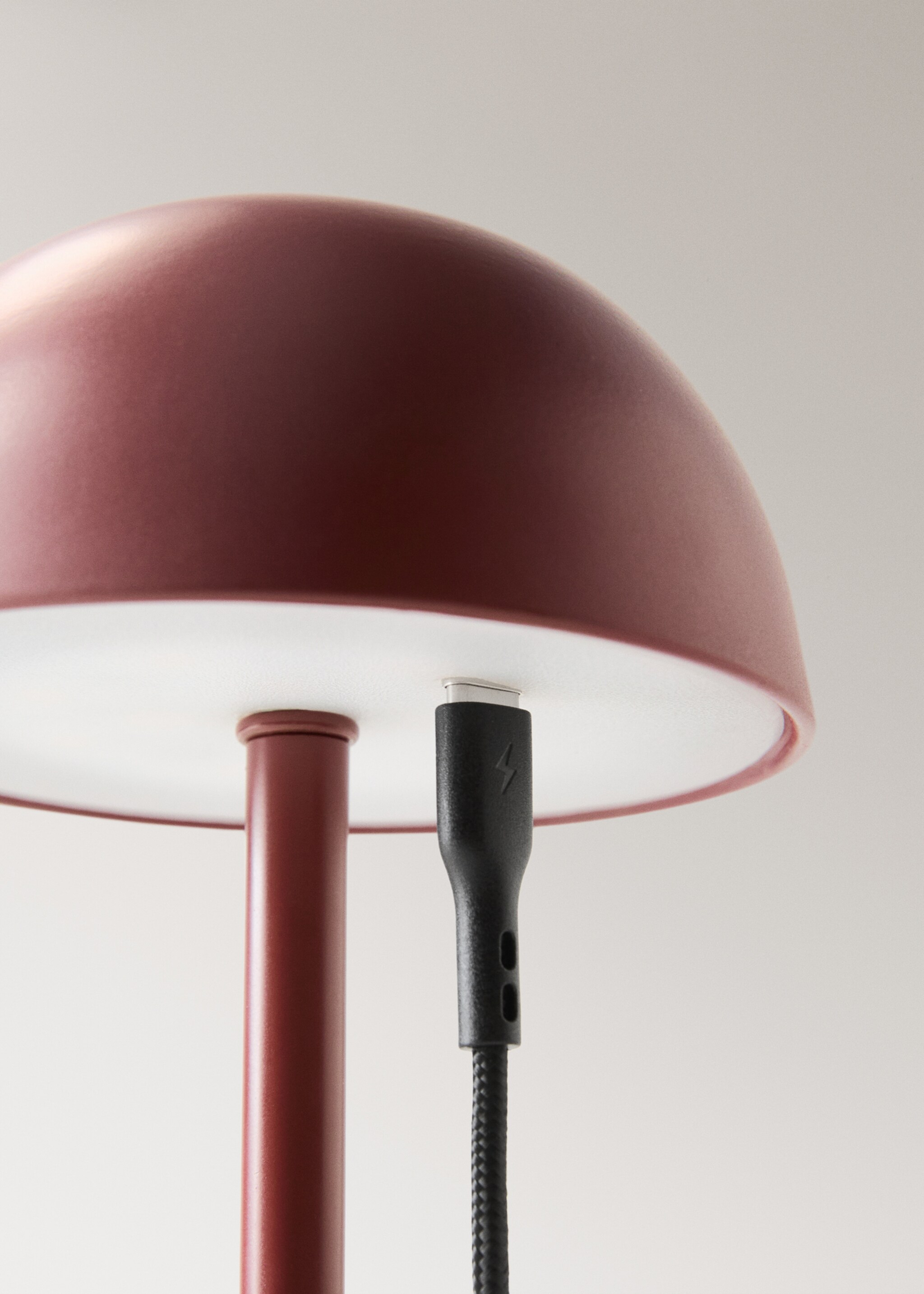 Metalltischlampe mit Touch-Funktion - Detail des Artikels 3, Granatrot. Ref: 17026726-00.