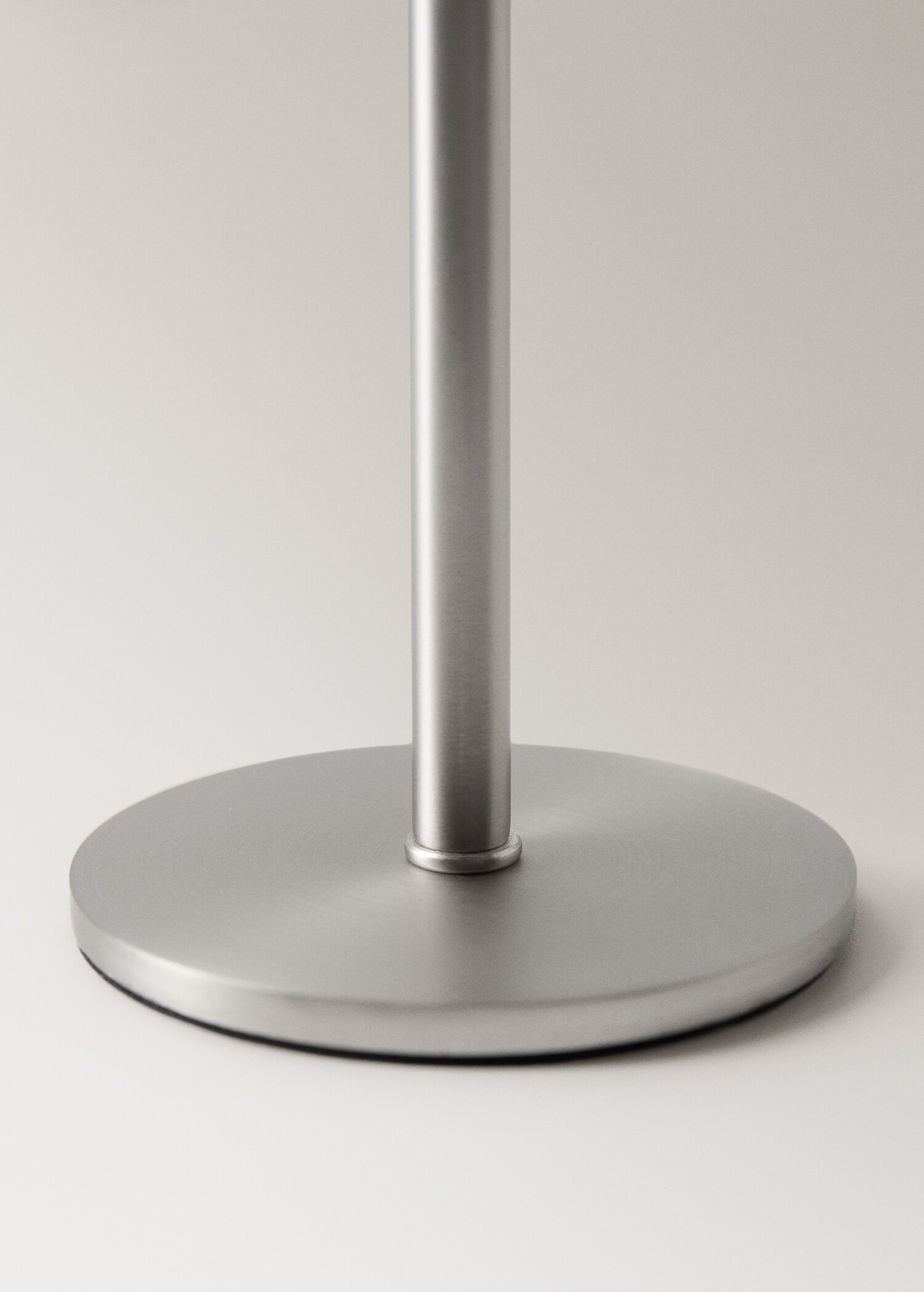 Metalltischlampe mit Touch-Funktion - Detail des Artikels 2