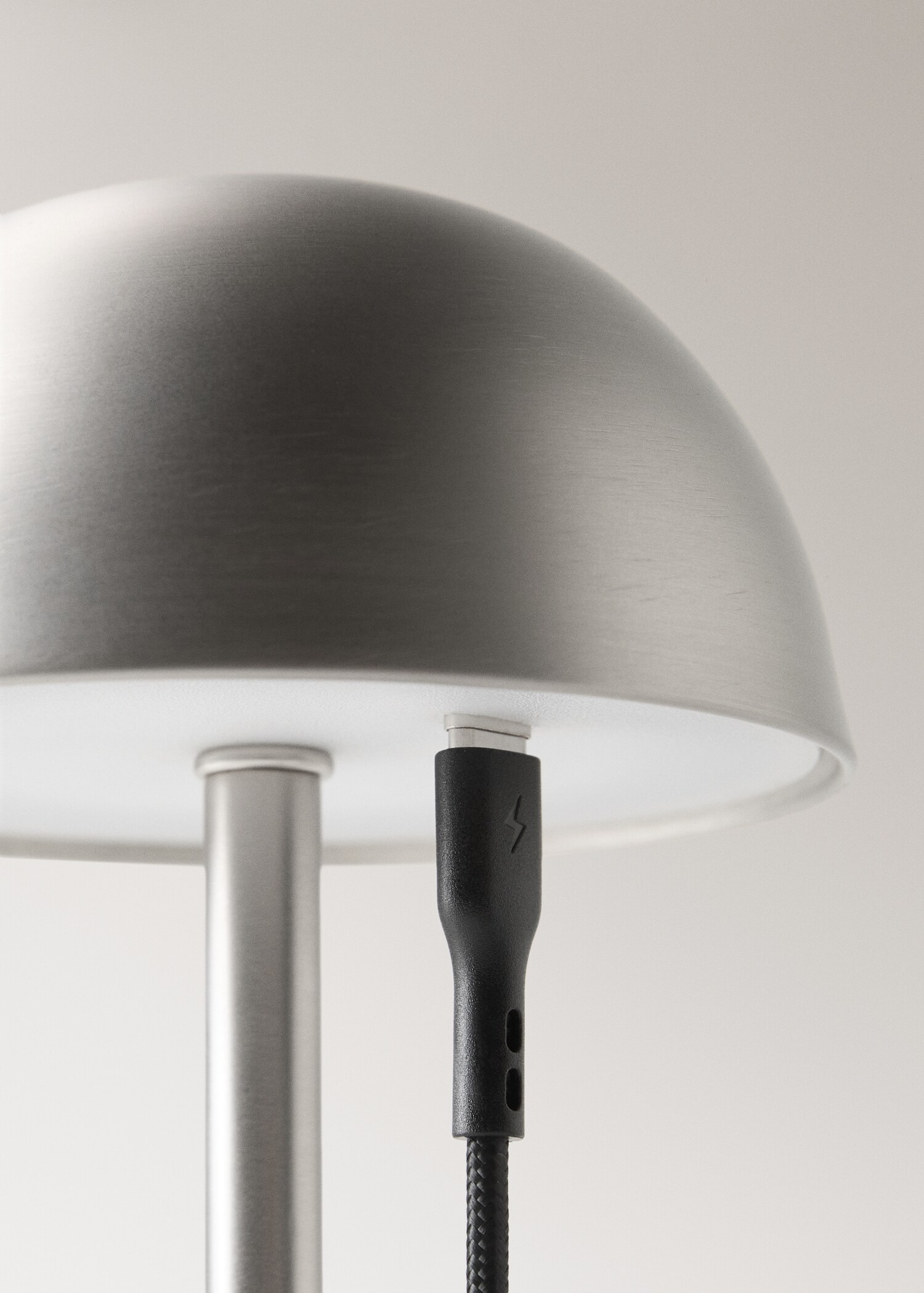 Metalltischlampe mit Touch-Funktion - Detail des Artikels 3