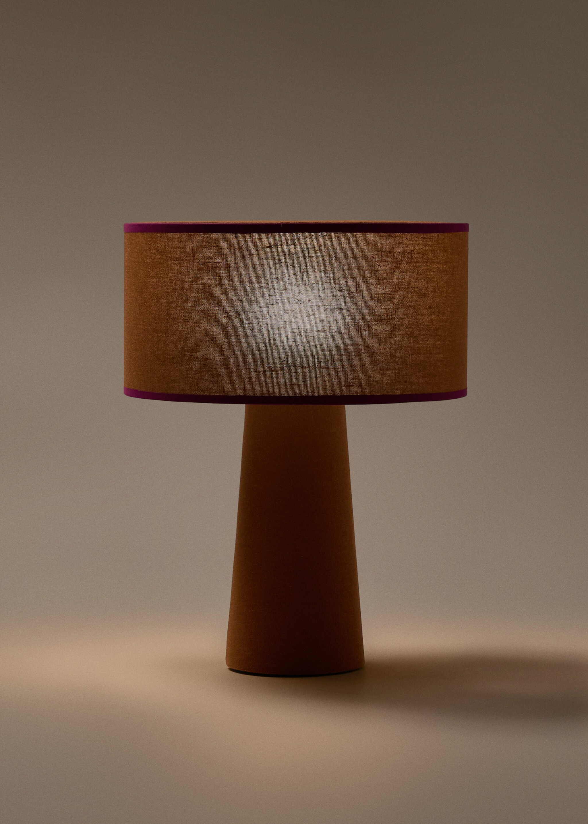 Medium woven table lamp - Details of the article 4, Medium Brown. Ref: 17026728-00.