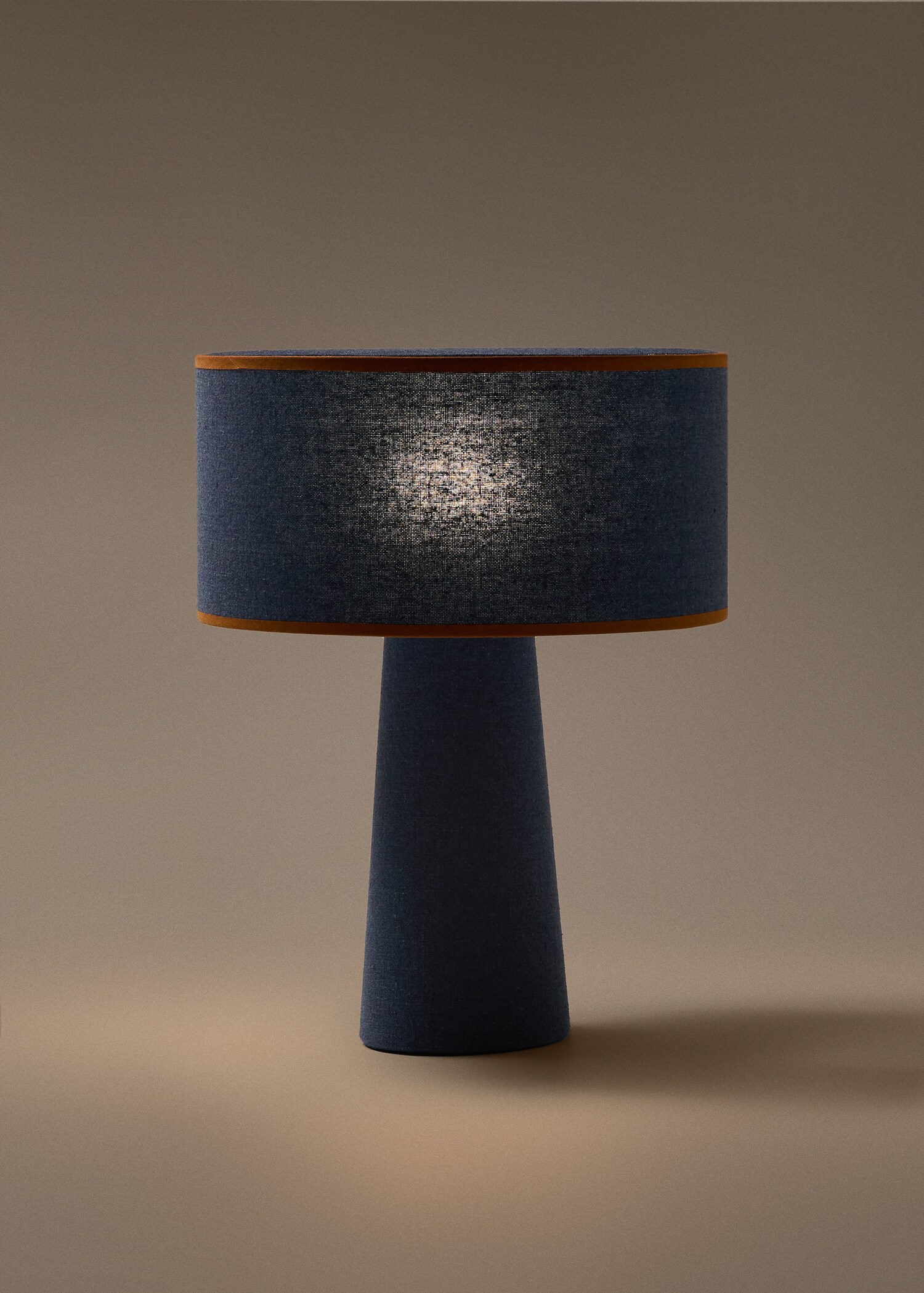 Lampe de table en tissu de taille moyenne - Détail de l'article 4