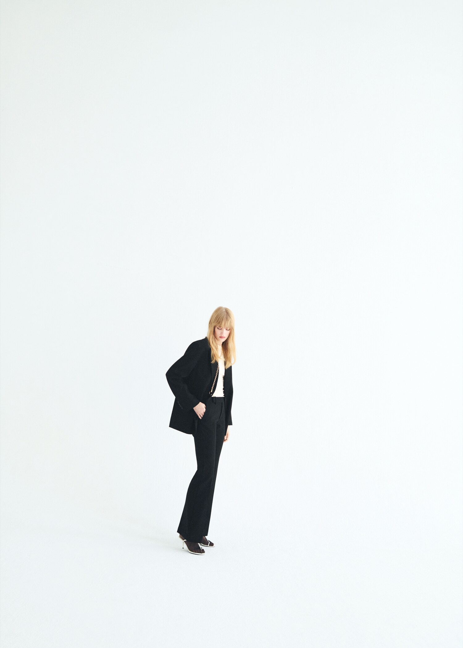 Mid-rise flare trousers - Details of the article 2
