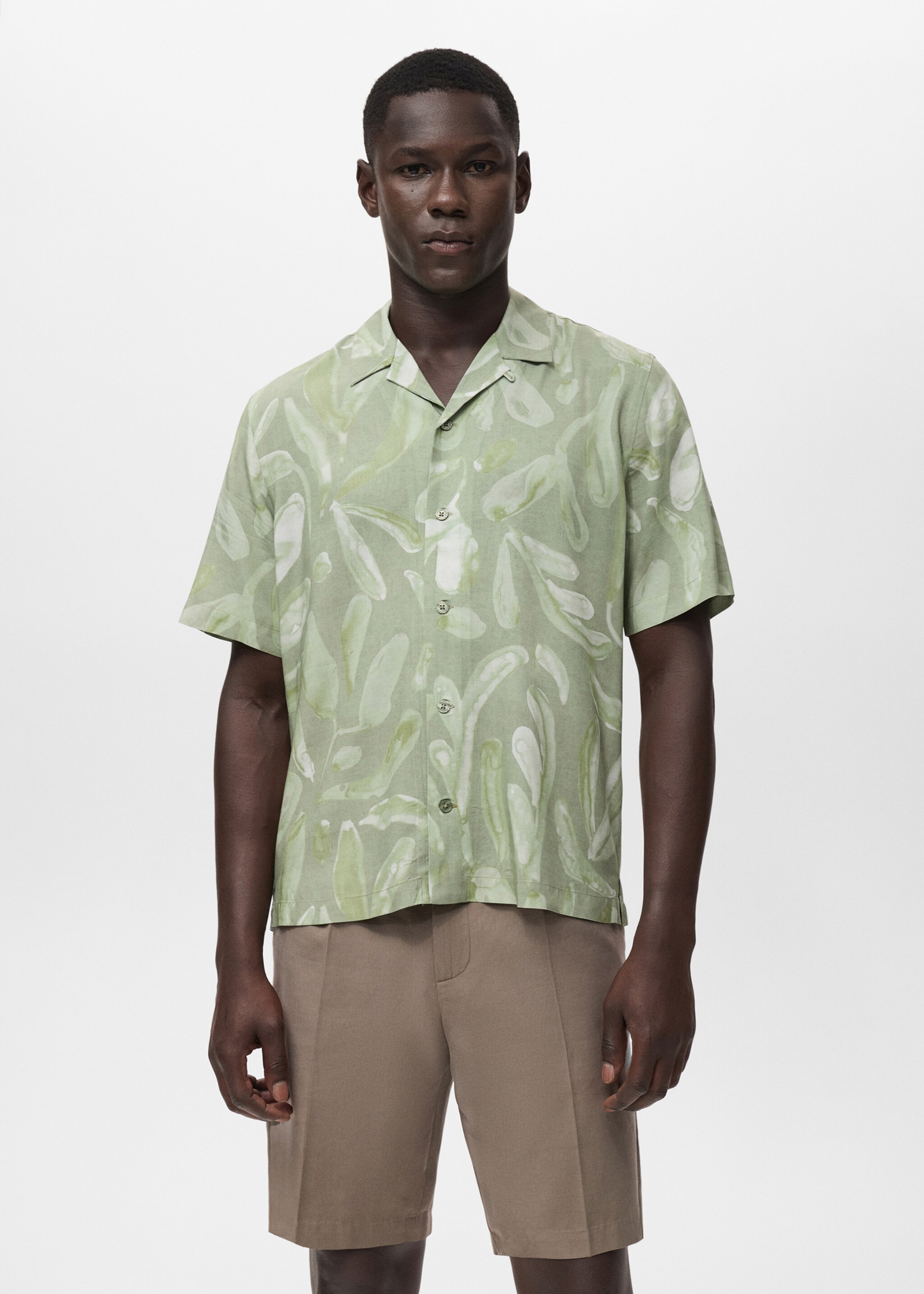 Camisa relaxed fit fluída estampada - Plano medio, Verde agua. Ref: 17026740-00.