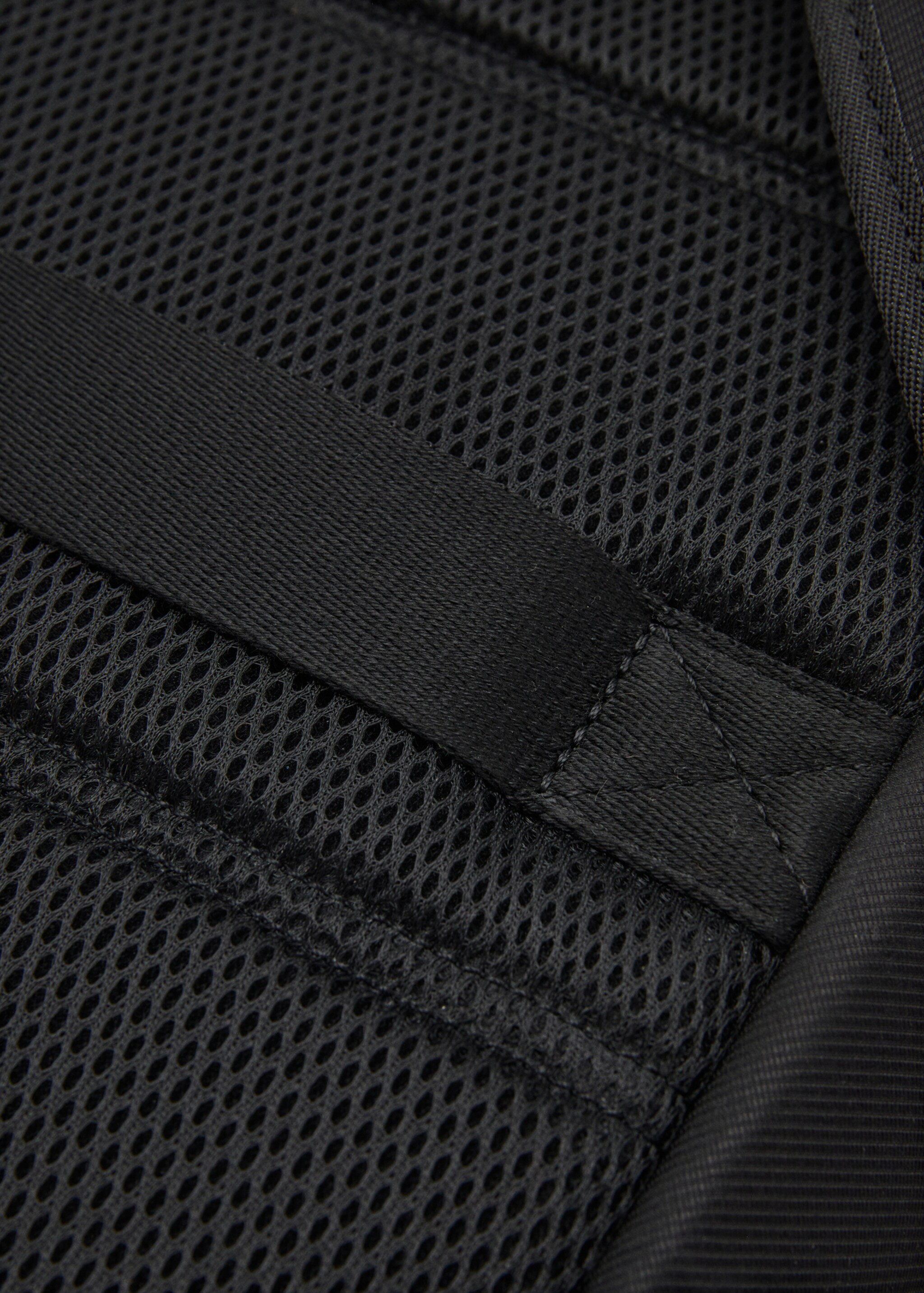 Multi-pocket backpack - Details of the article 3, Black. Ref: 17026742-00.