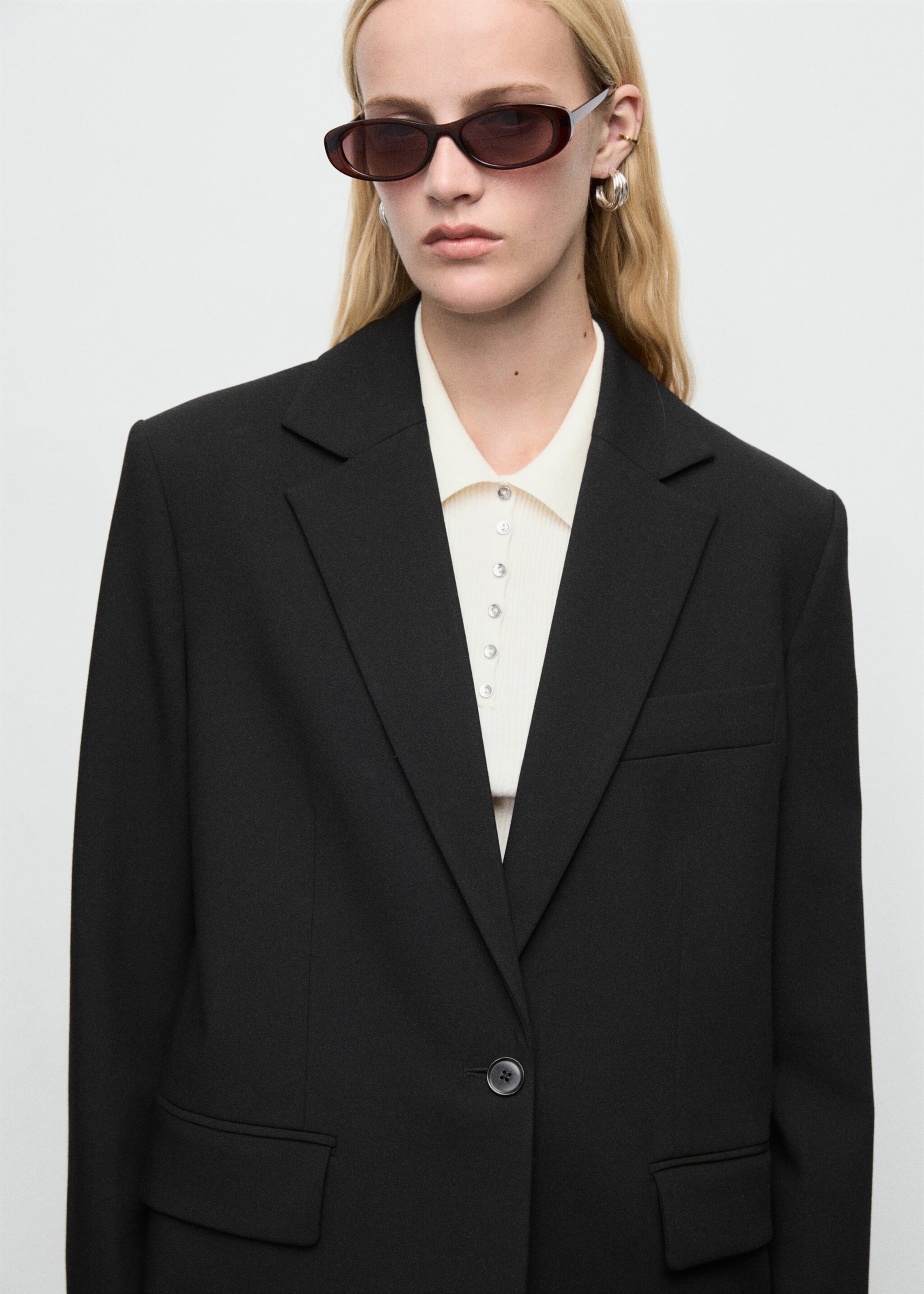 Blazer recta bolsillos solapa - Detalle del artículo 1, Negro. Ref: 17026744-00.