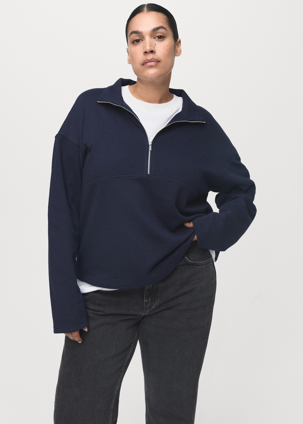 Mid-rise straight jeans