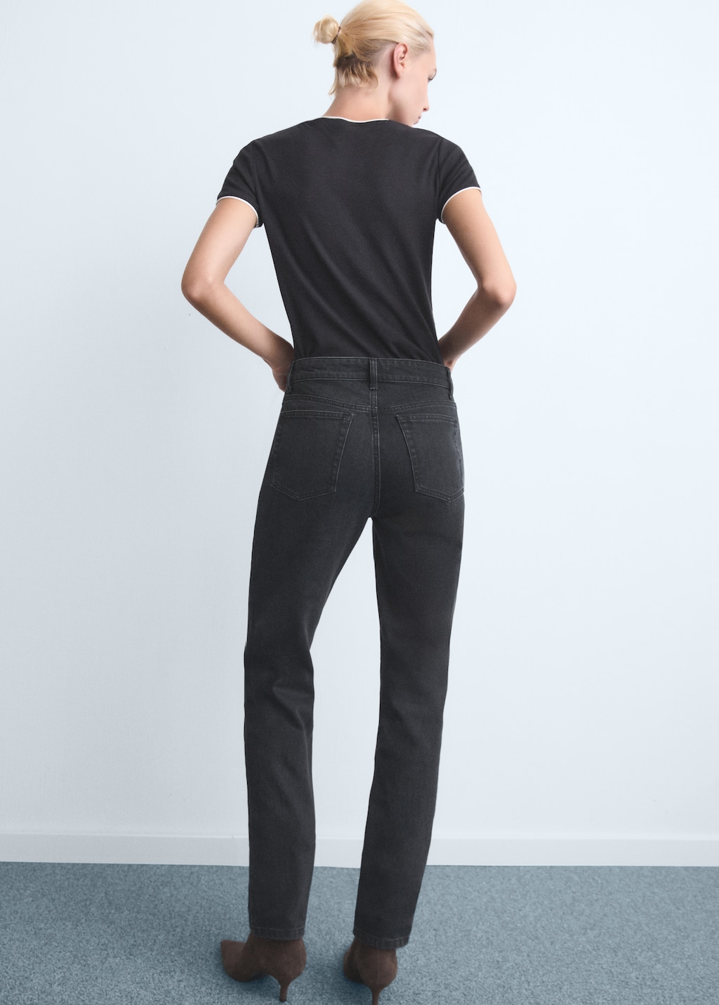 Mid-rise straight jeans