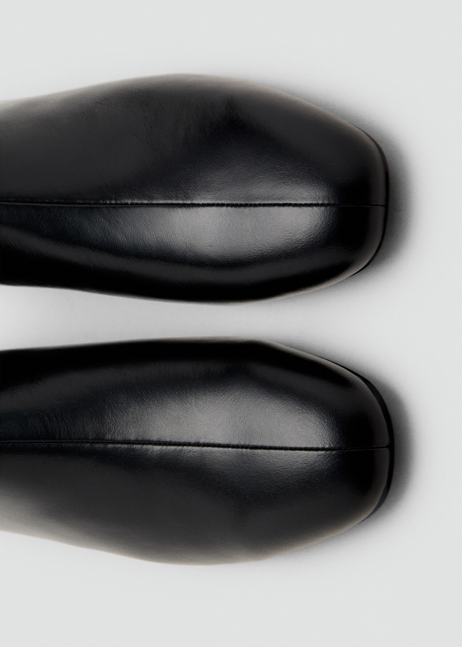 Zipped leather ankle boots - Details of the article 1