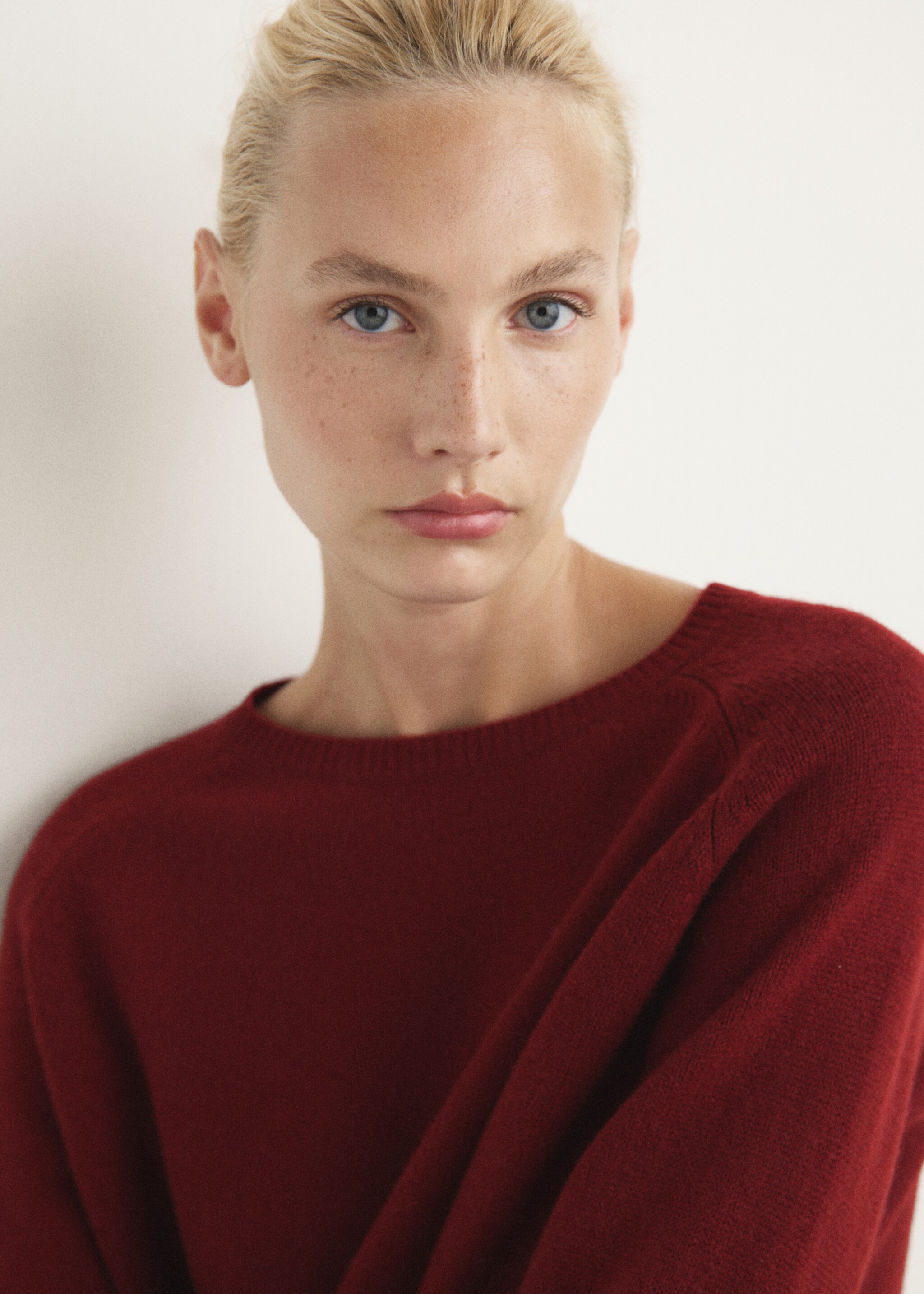 Thick cashmere sweater - Details of the article 1, Red. Ref: 17027130-00.
