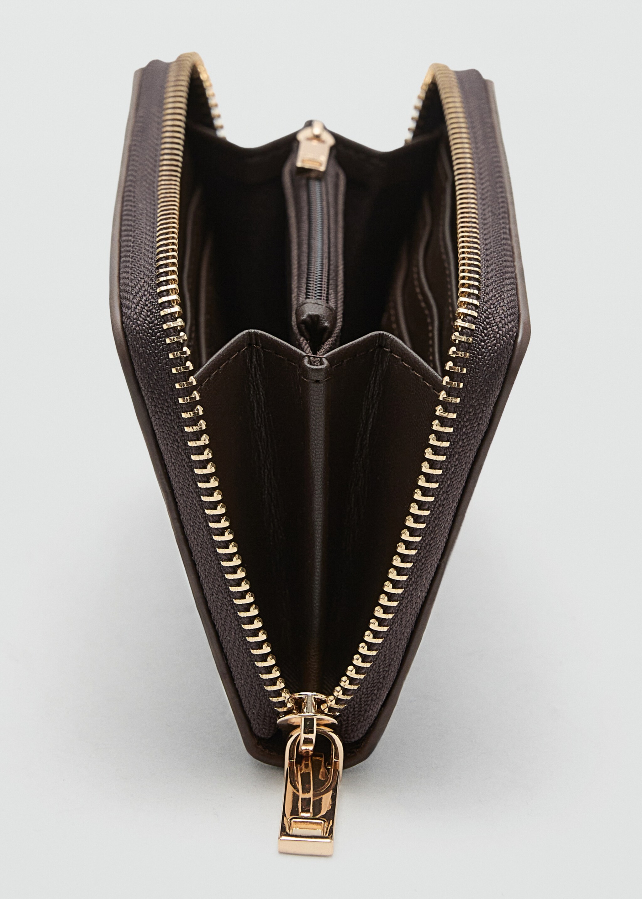 Medium crocodile wallet - Details of the article 1, Chocolate. Ref: 17027131-00.