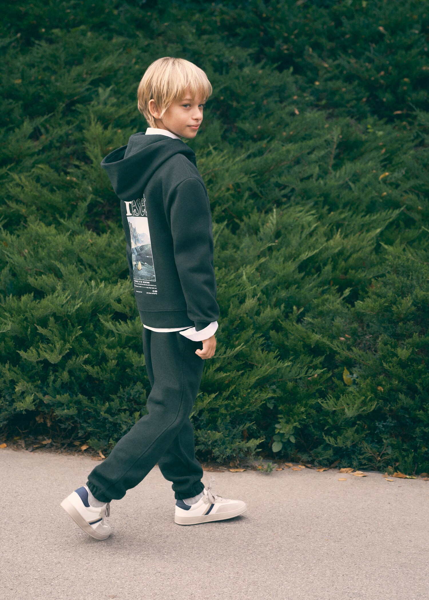 Sweatshirt estampada com capuz - Pormenor do artigo 6