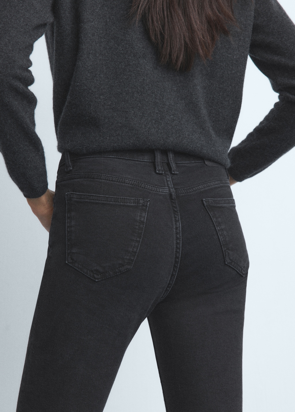 Mid-rise skinny jeans