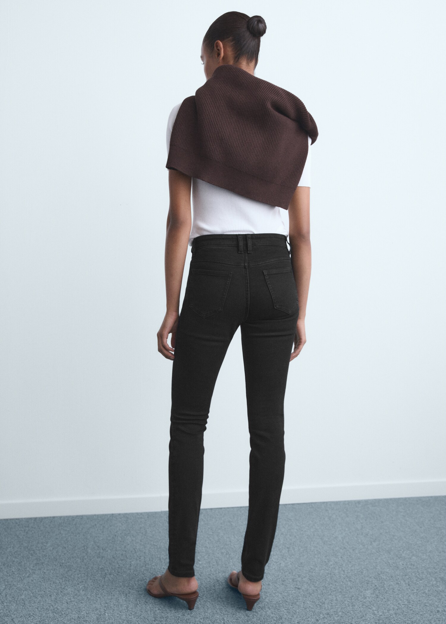 Mid-rise skinny jeans - Reverse of the article