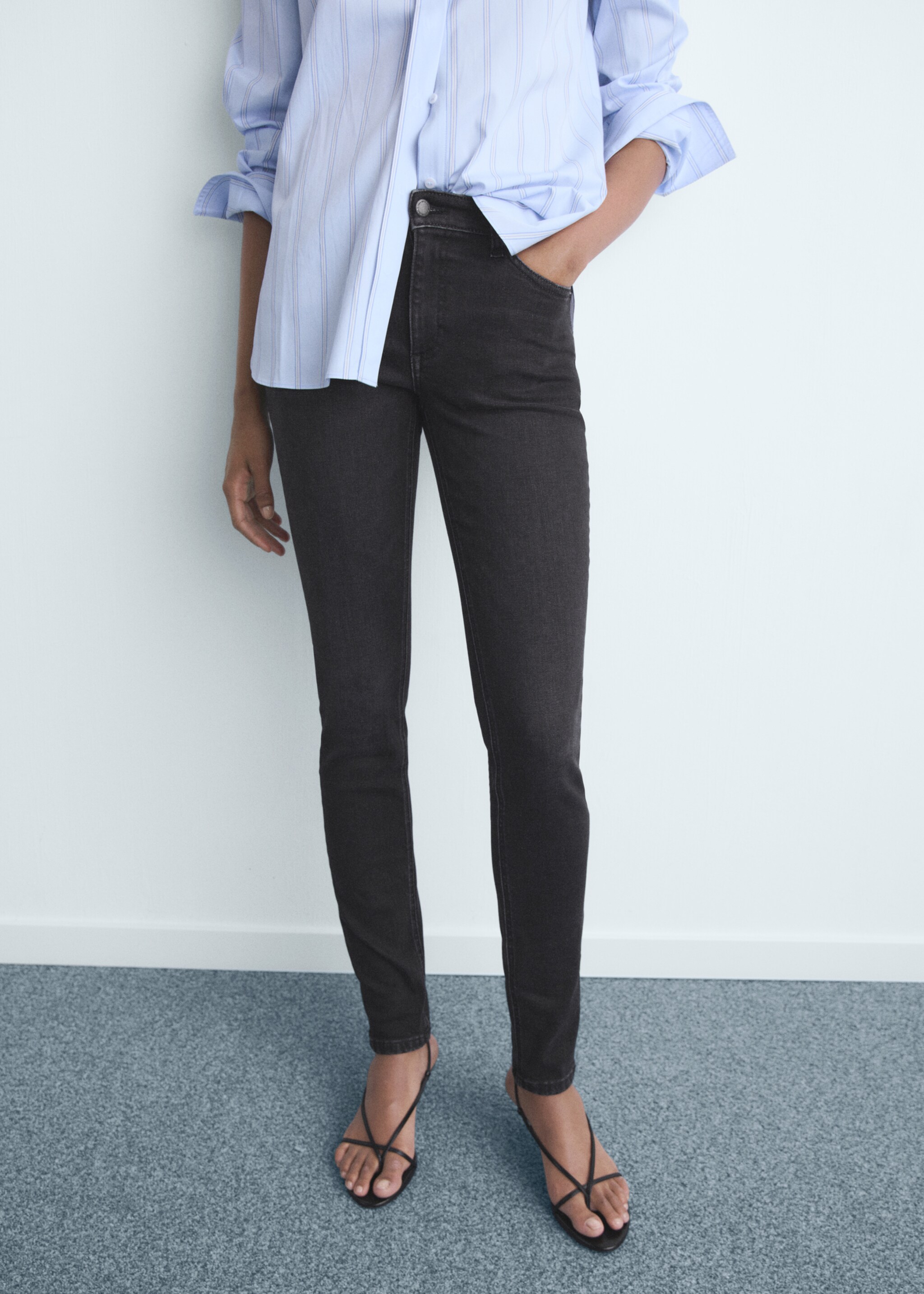 Skinny-Jeans mit mit mittlerer Bundhöhe - Mittlere Ansicht, Open Grey. Ref: 17027766-00.