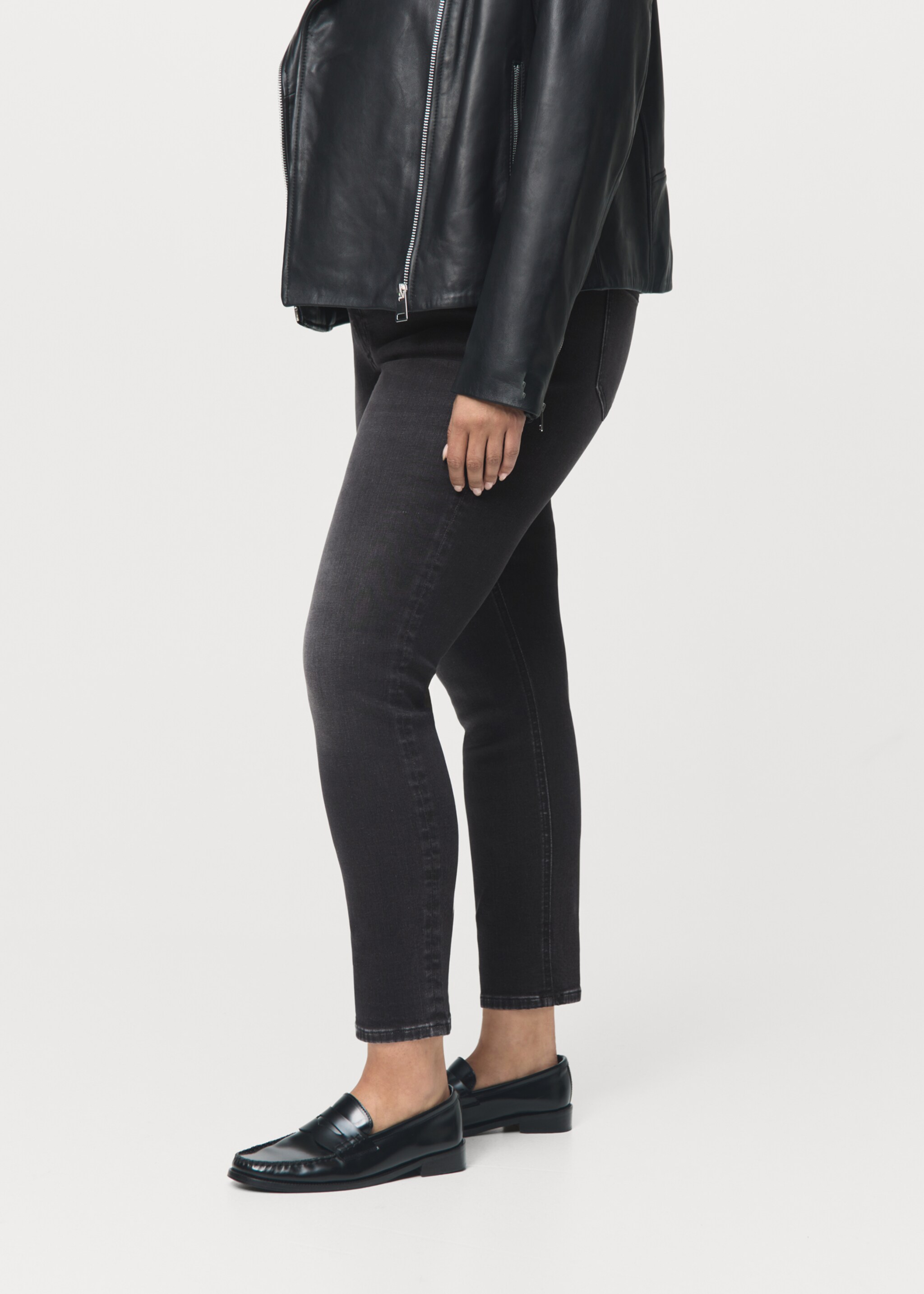 Skinny-Jeans mit mit mittlerer Bundhöhe - Detail des Artikels 5, Open Grey. Ref: 17027766-00.