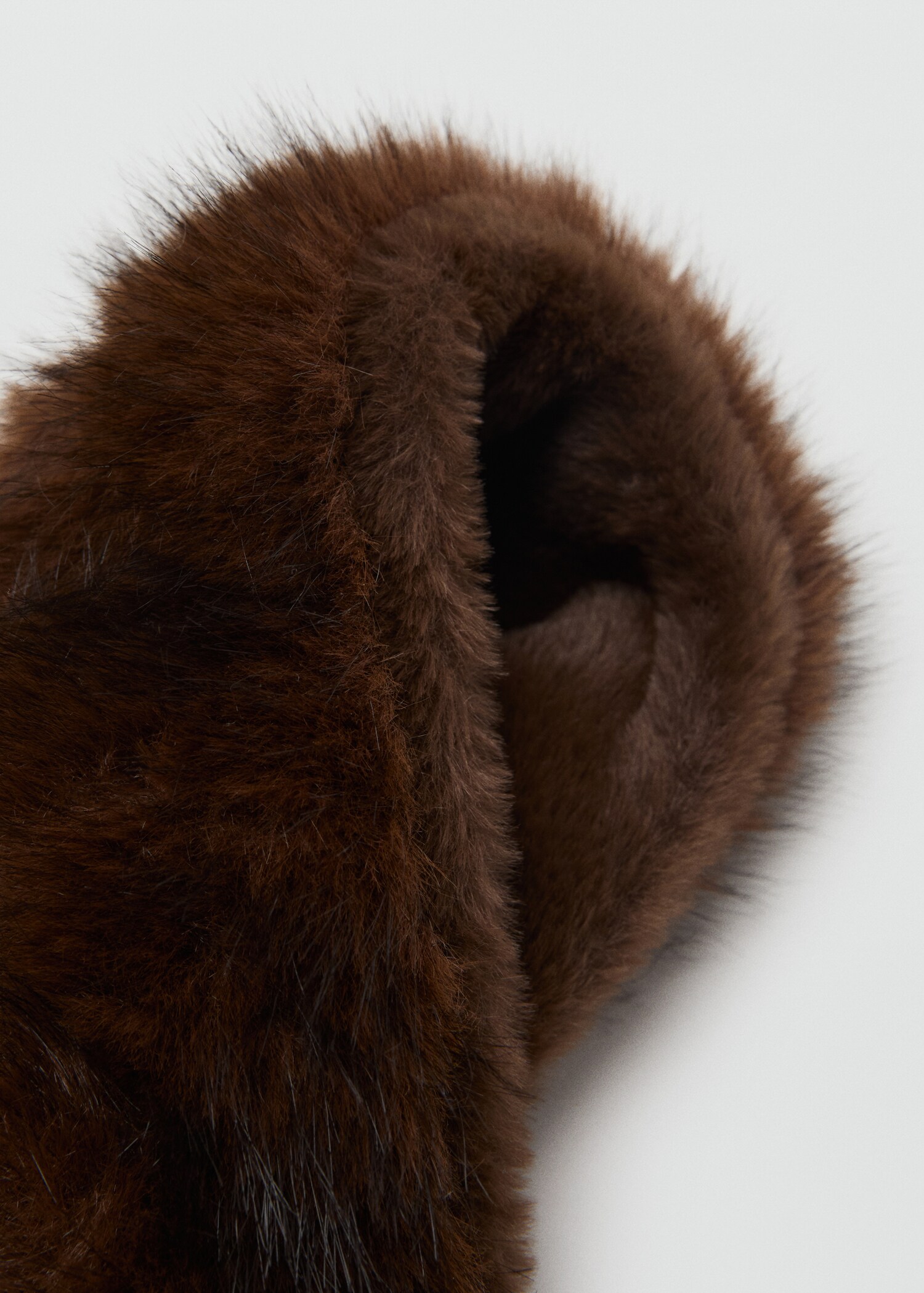 Faux fur effect scarf - Details of the article 1