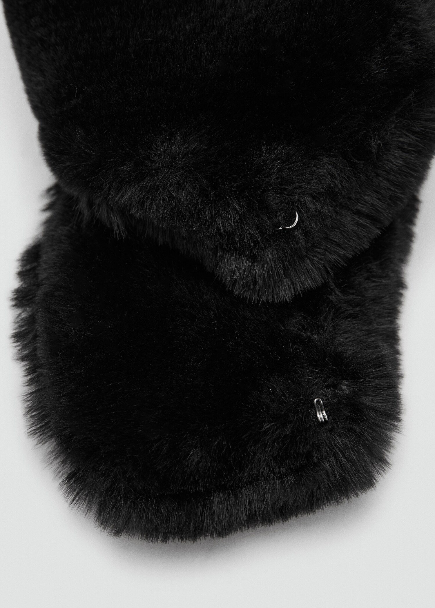 Faux fur effect scarf - Details of the article 1