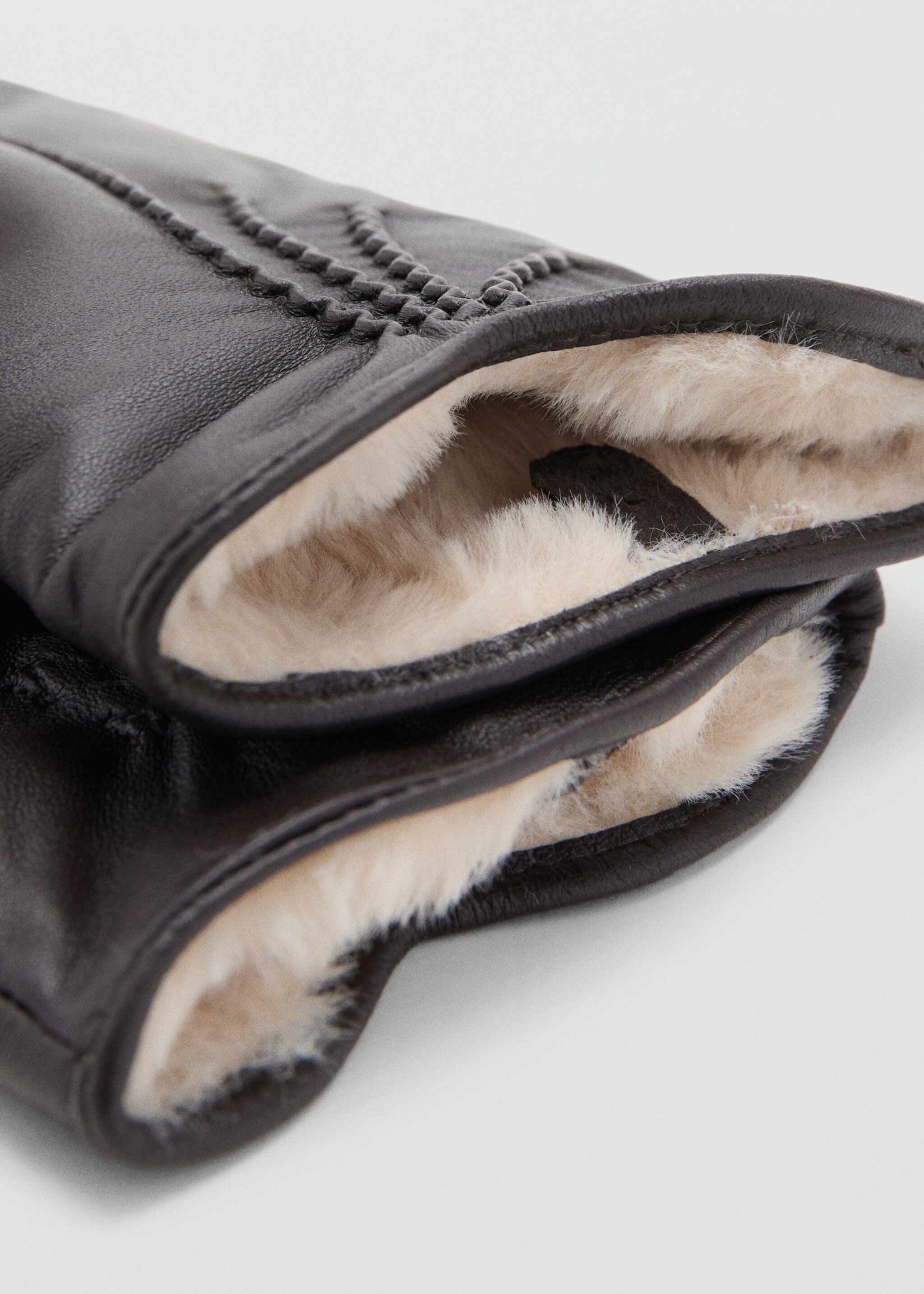 Gants en simili-cuir - Plan moyen, Chocolat. Ref: 17027771-00.