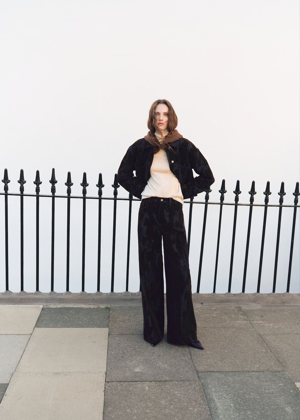 Wide-leg devoré jeans