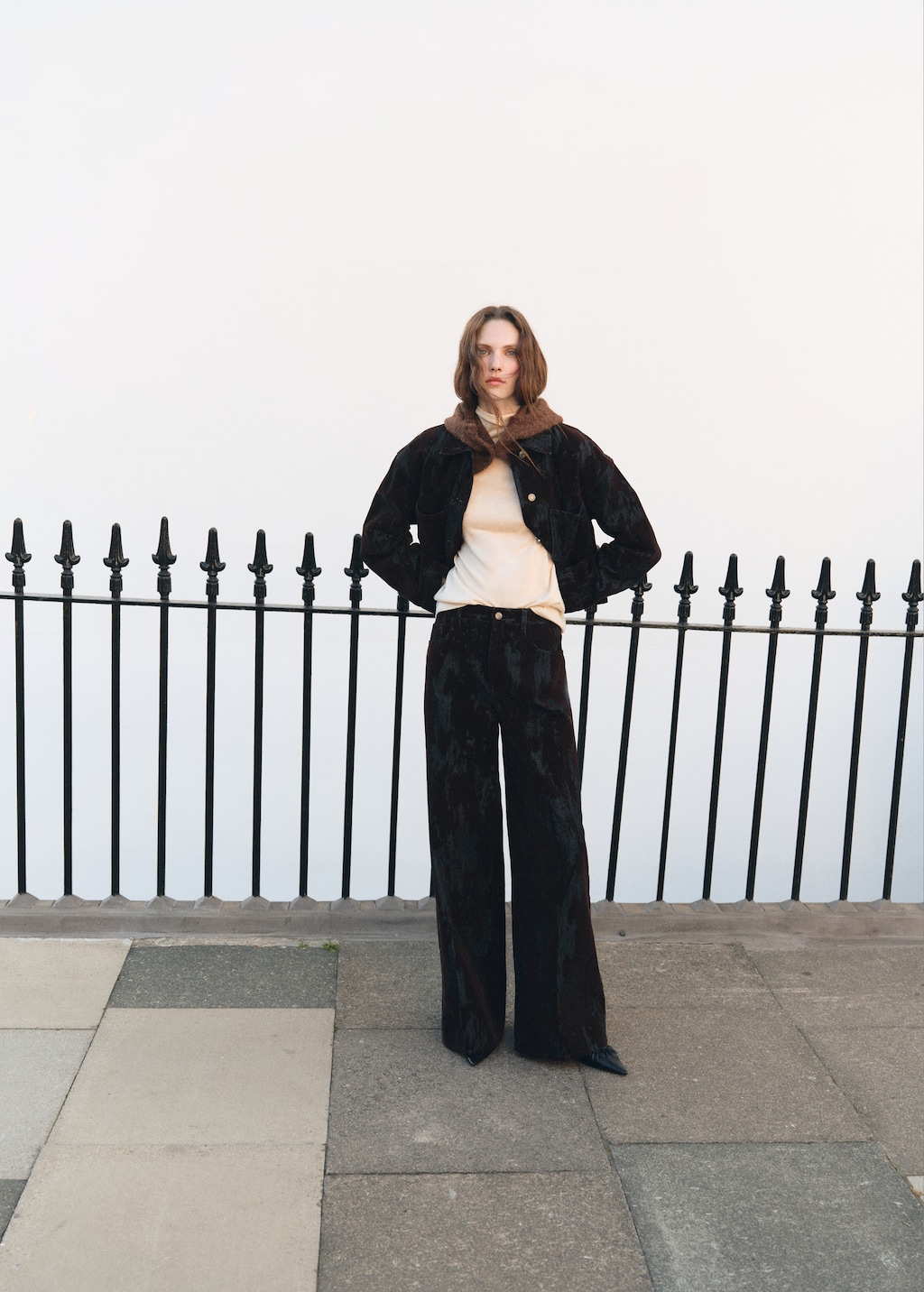 Wide-leg devoré jeans