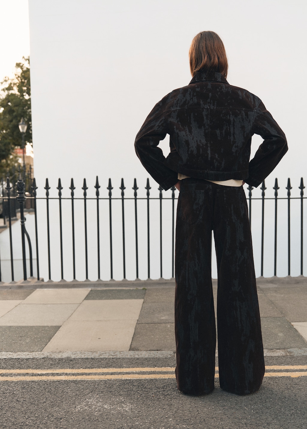 Wide-leg devoré jeans