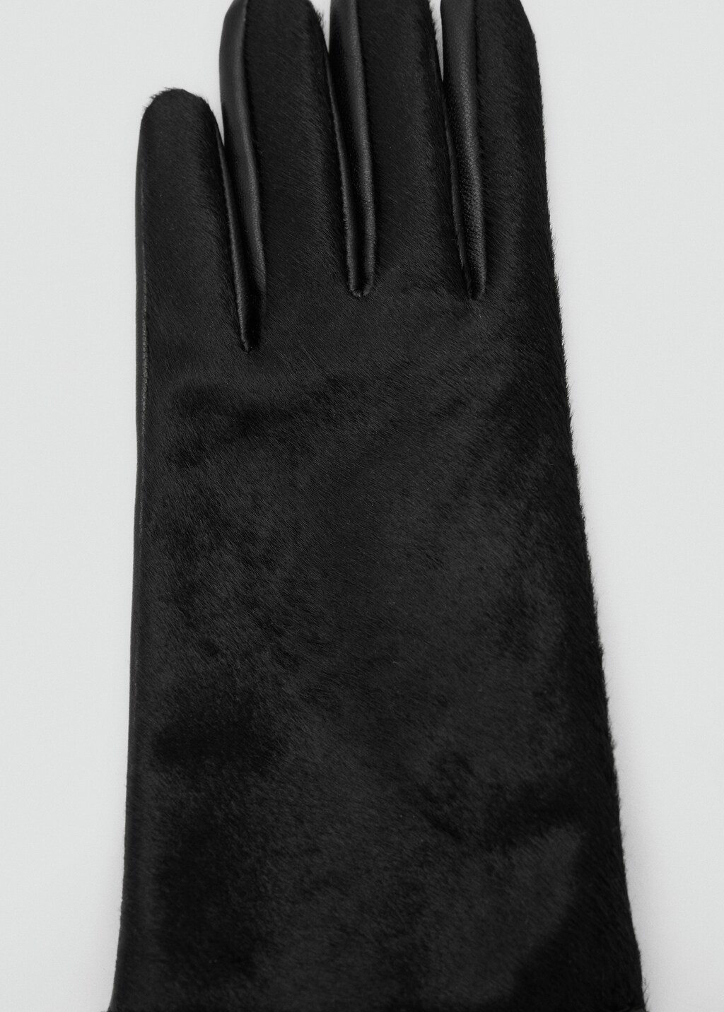 Leather gloves with fur