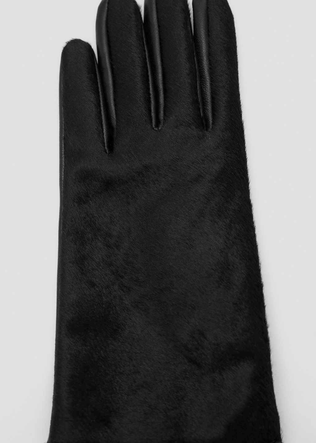 Leather gloves with fur