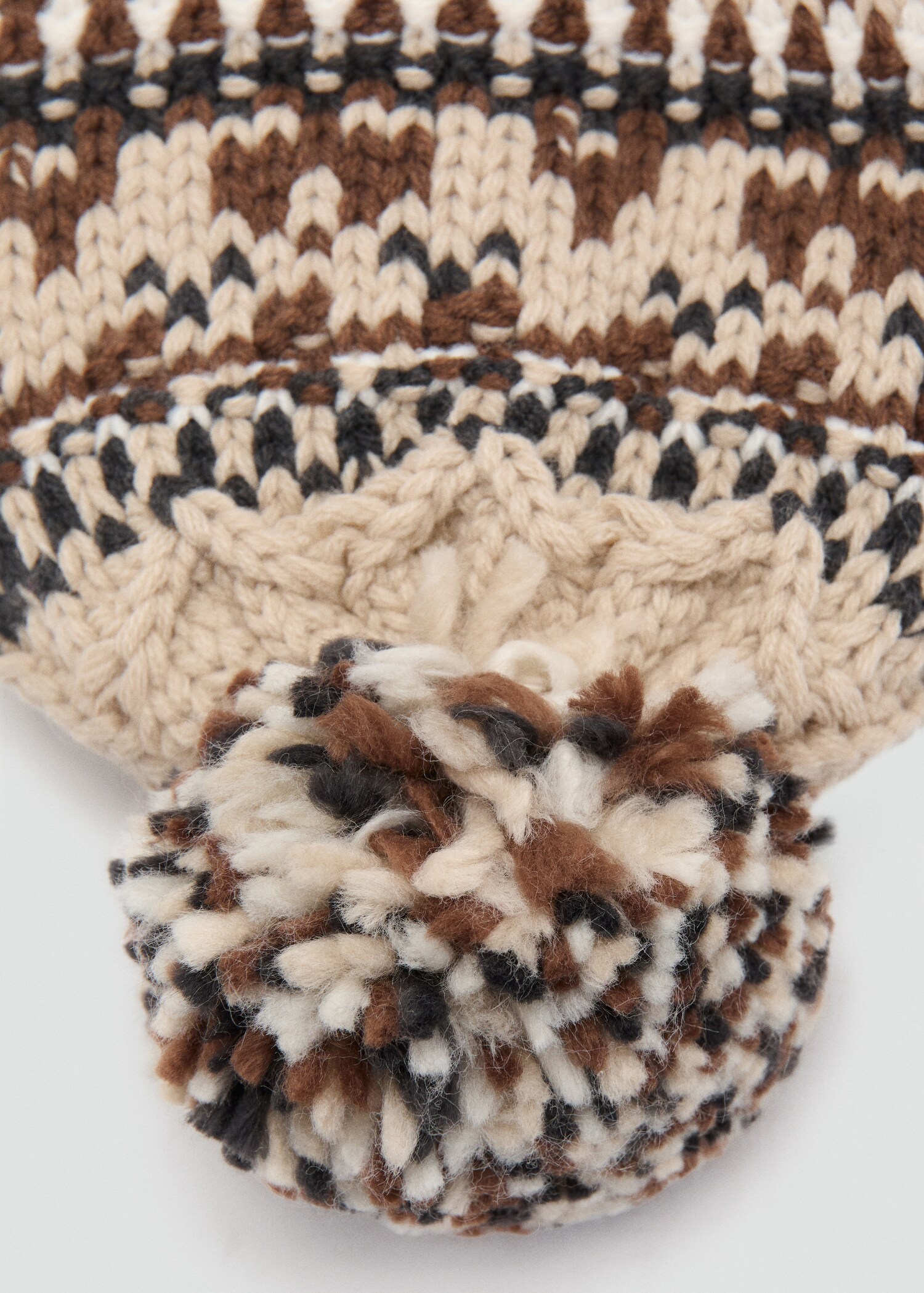 Knitted bobble hat - Details of the article 1