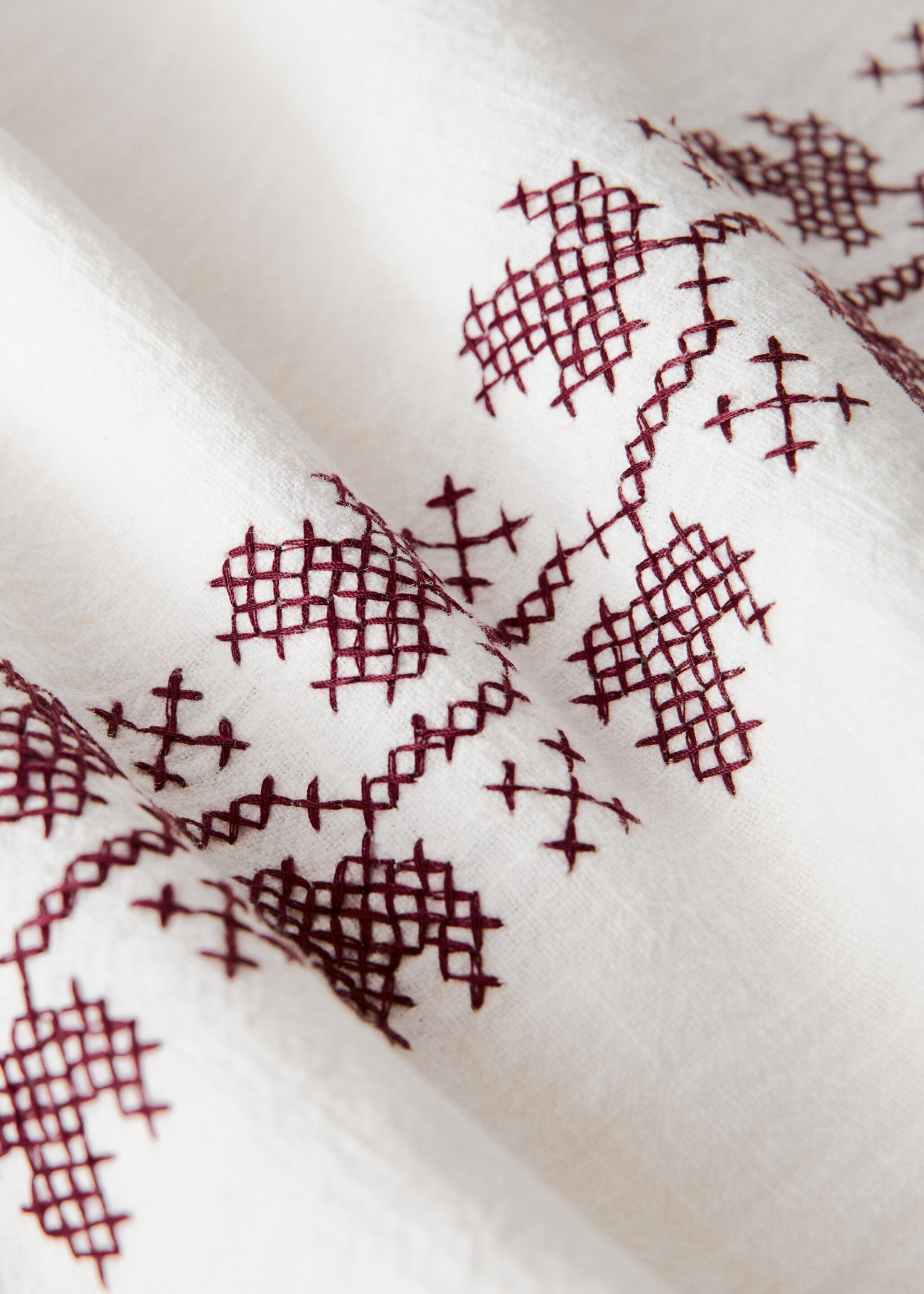 Ramie cotton tablecloth with embroidered details for 6 to 8 diners - Details of the article 2, White. Ref: 17027783-00.