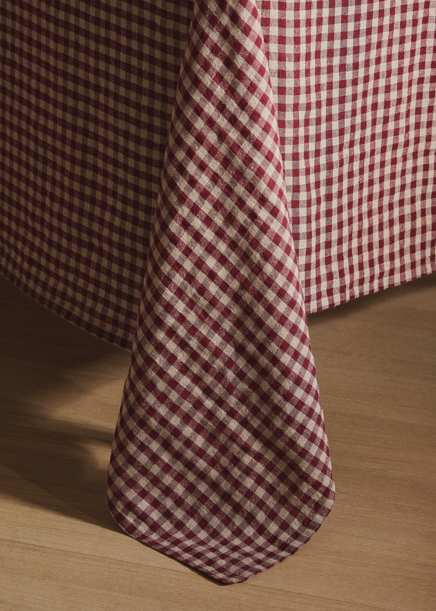 Gingham check linen tablecloth for 8 to 10 diners - Details of the article 7