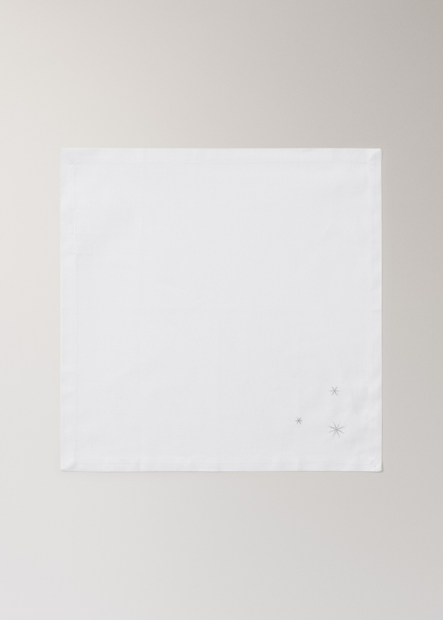 Set of 4 cotton napkins with embroidered star details - Article without model