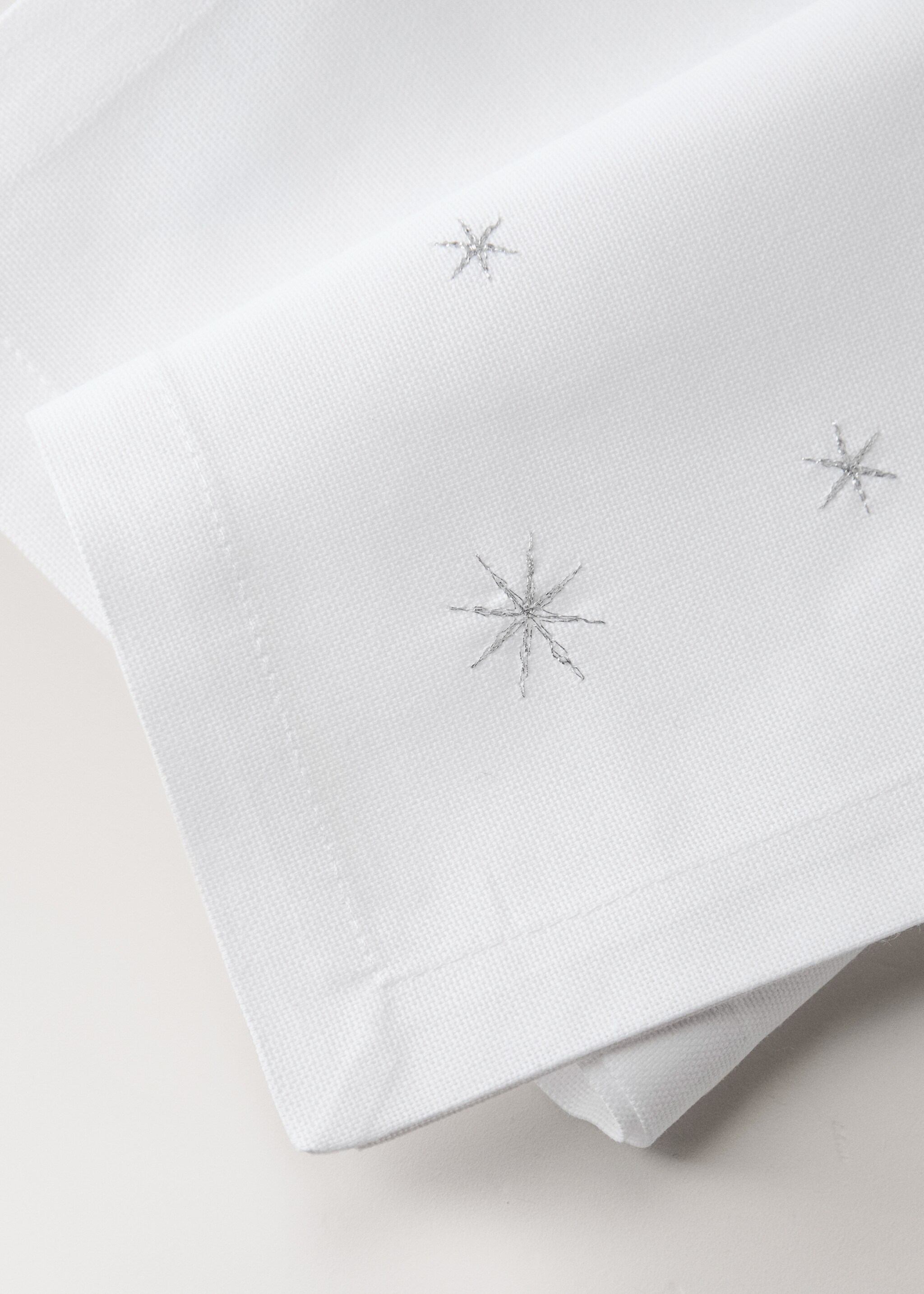 Set of 4 cotton napkins with embroidered star details - Details of the article 2, White. Ref: 17027797-00.