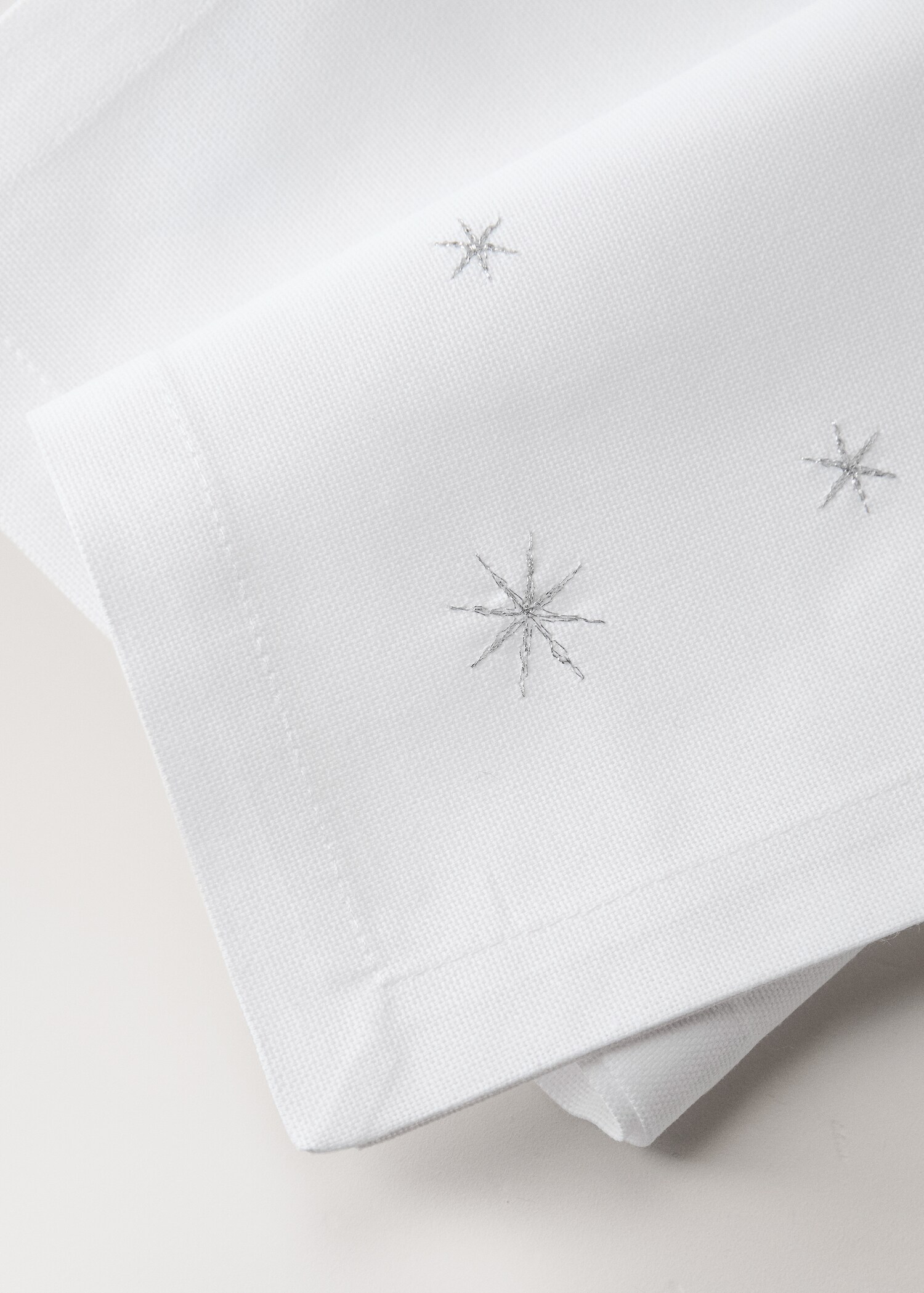 Set of 4 cotton napkins with embroidered star details - Details of the article 2