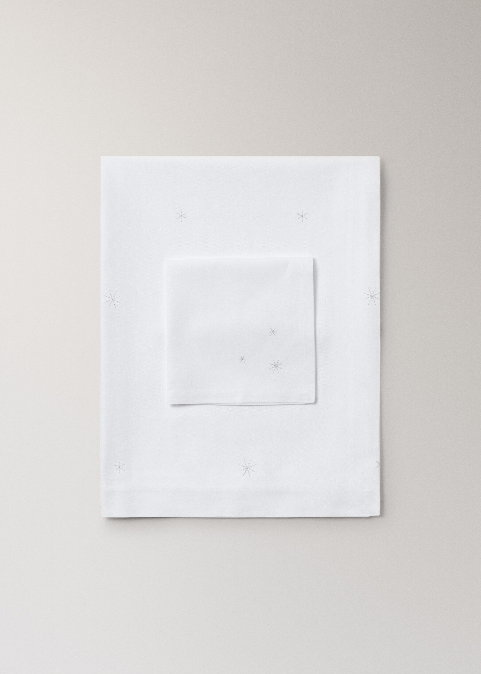 Set of 4 cotton napkins with embroidered star details - Details of the article 3, White. Ref: 17027797-00.