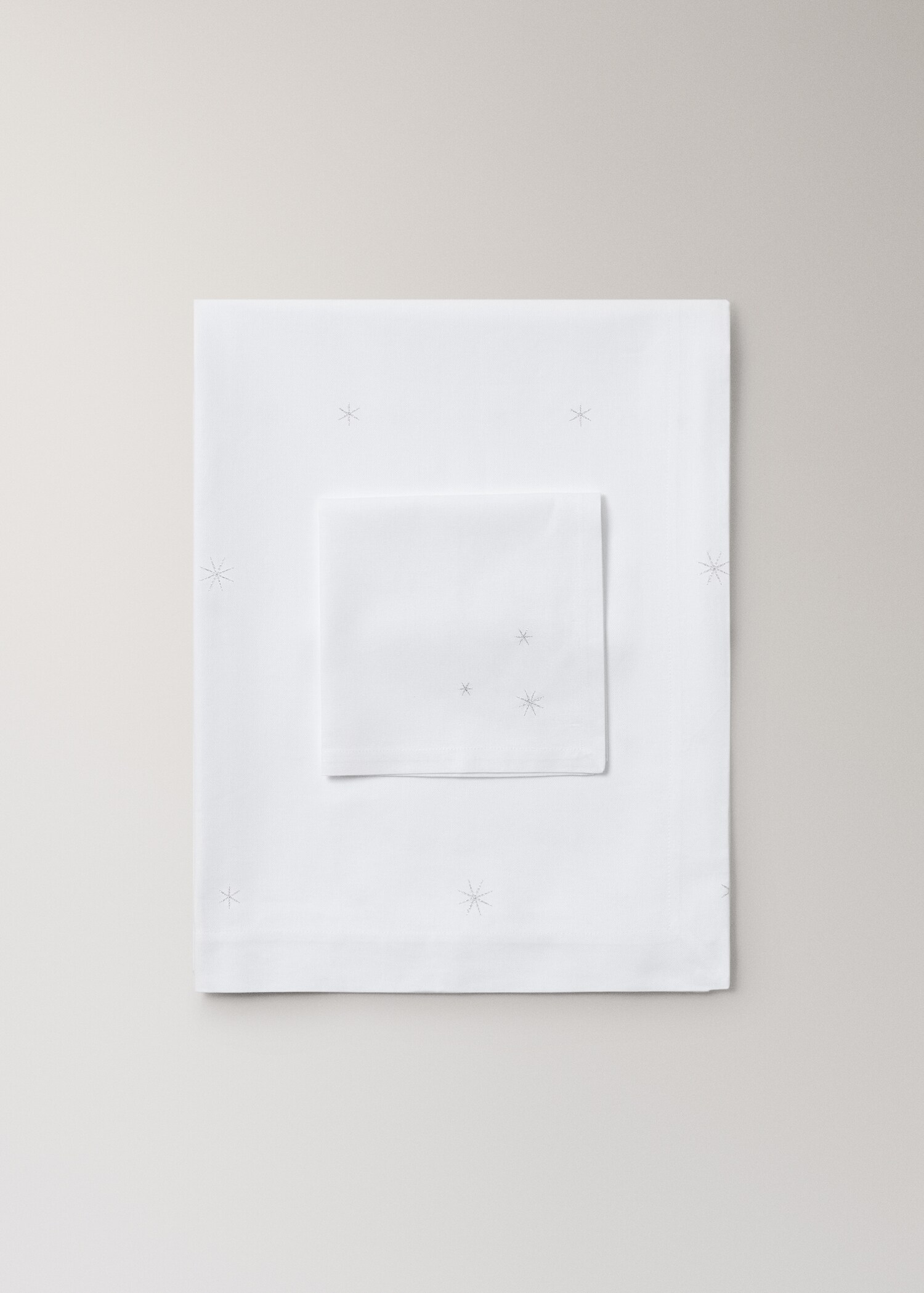 Set of 4 cotton napkins with embroidered star details - Details of the article 3