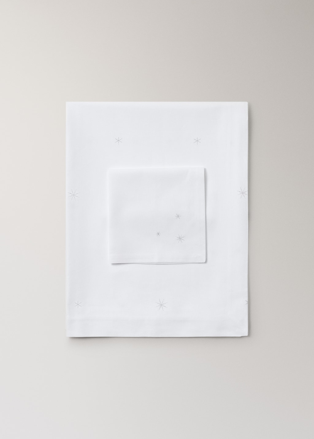 Set of 4 cotton napkins with embroidered star details