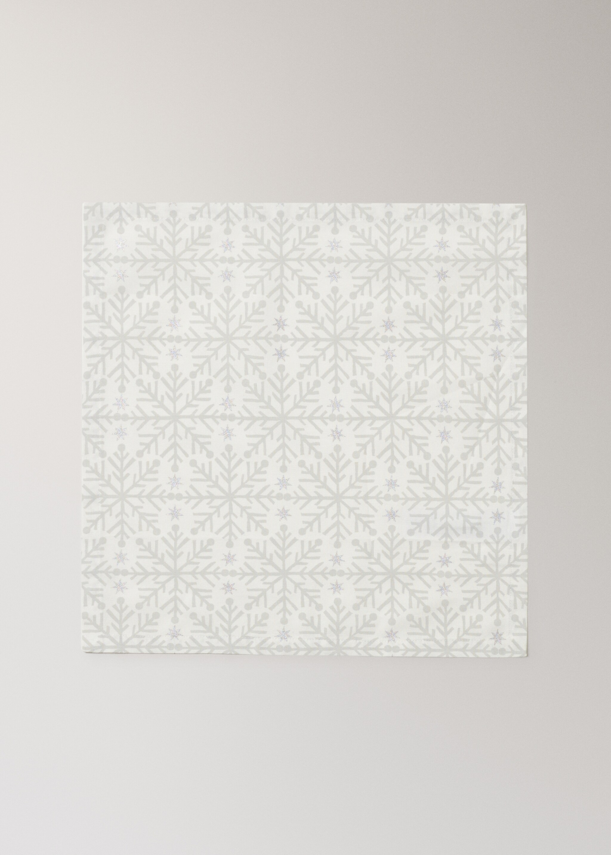 Napkins printed with Christmas motifs and snowflakes - Article without model, Silver. Ref: 17027798-00.