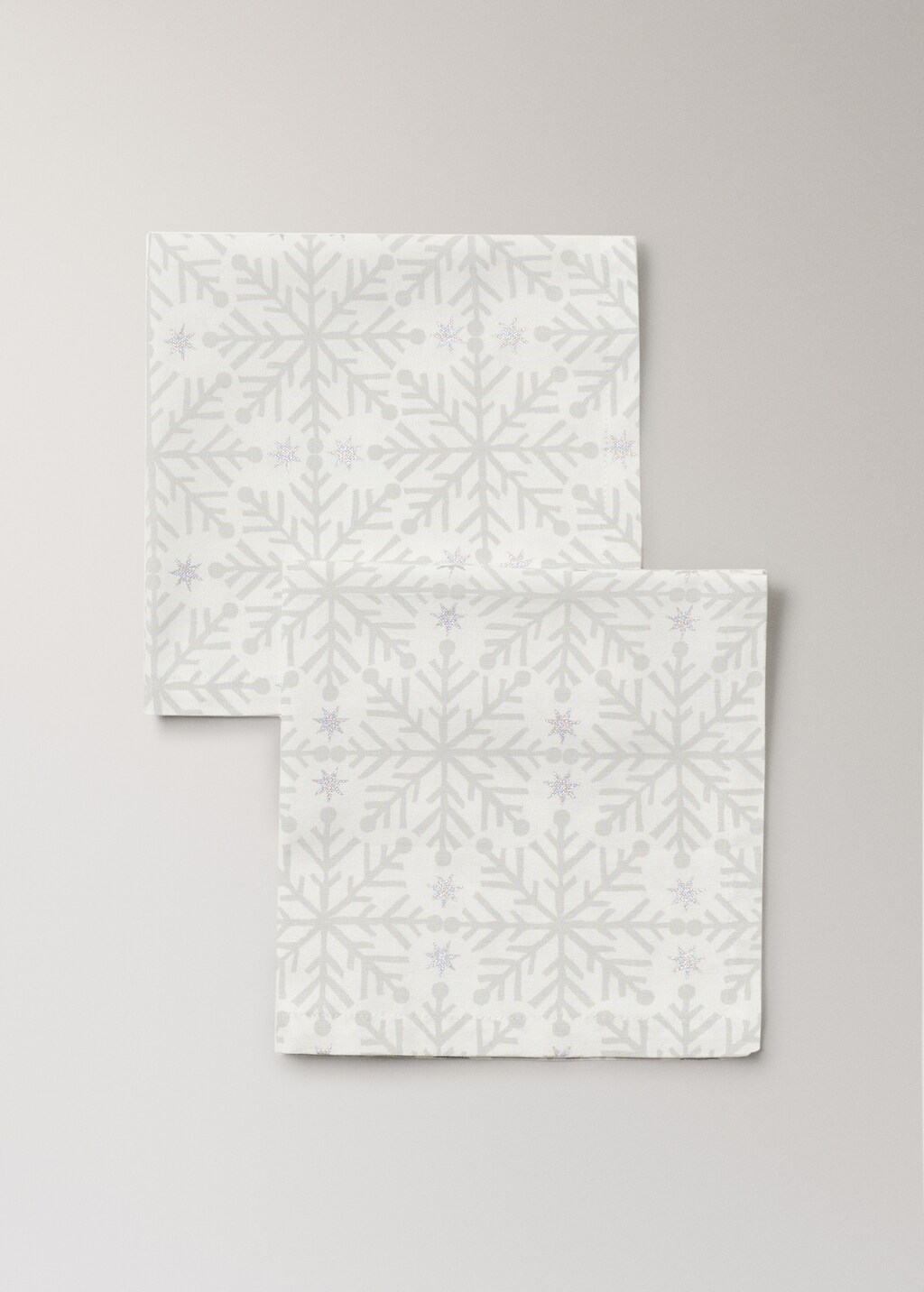 Napkins with Christmas snowflake printed motif