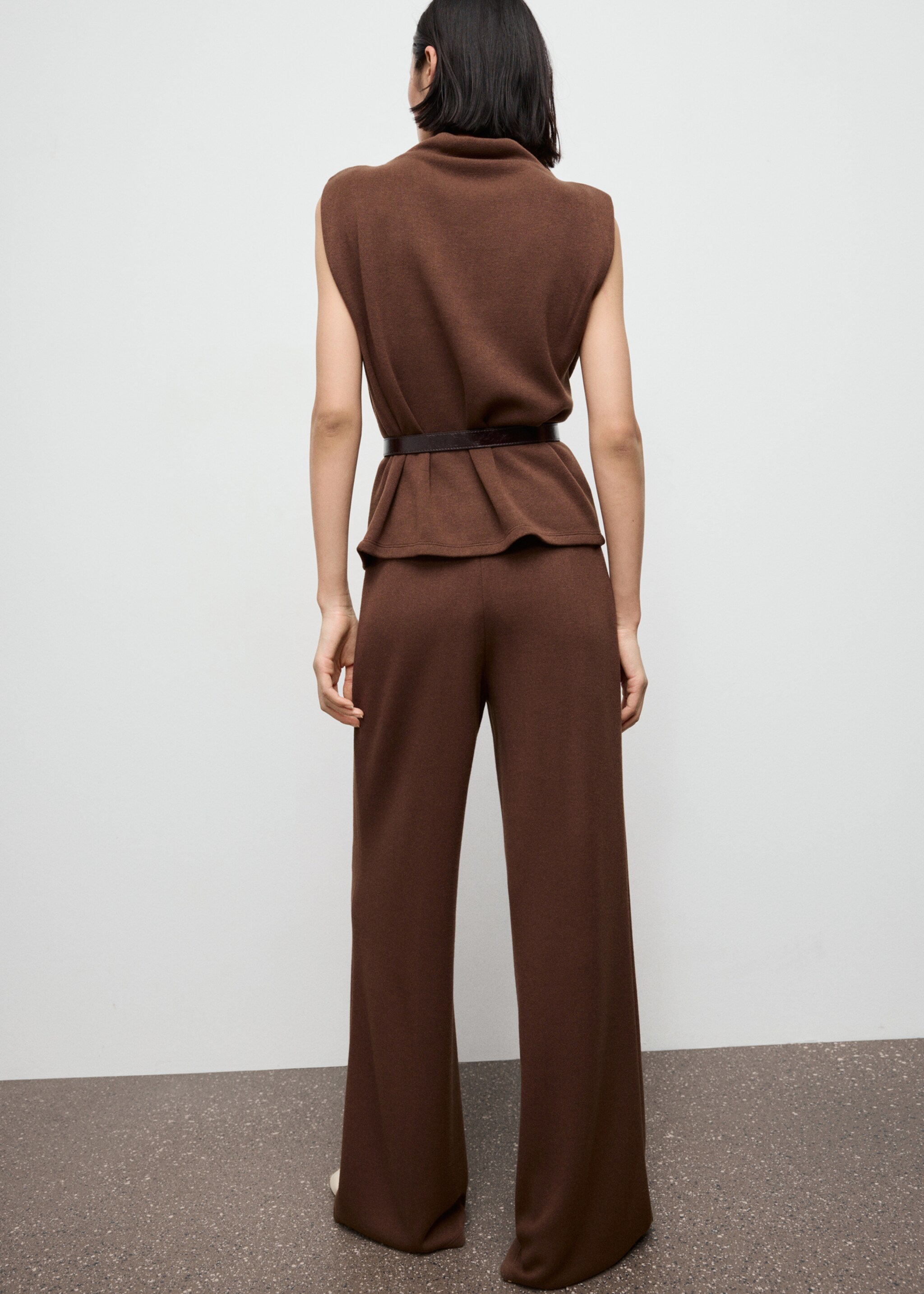 Seam-detail straight-fit trousers - Reverse of the article, Brown. Ref: 17027803-00.