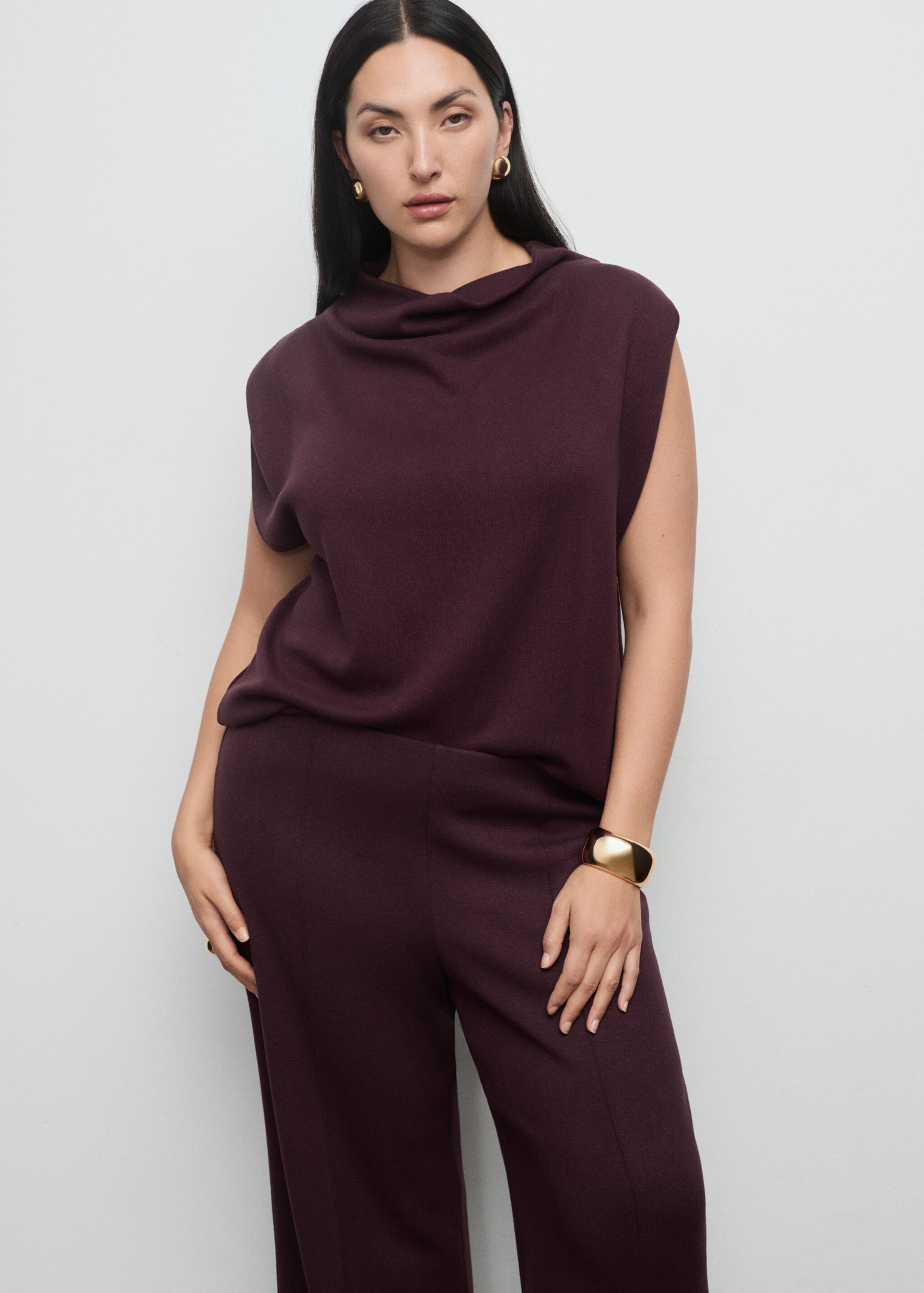 Seam-detail straight-fit trousers - Details of the article 5, Burgundy. Ref: 17027803-00.
