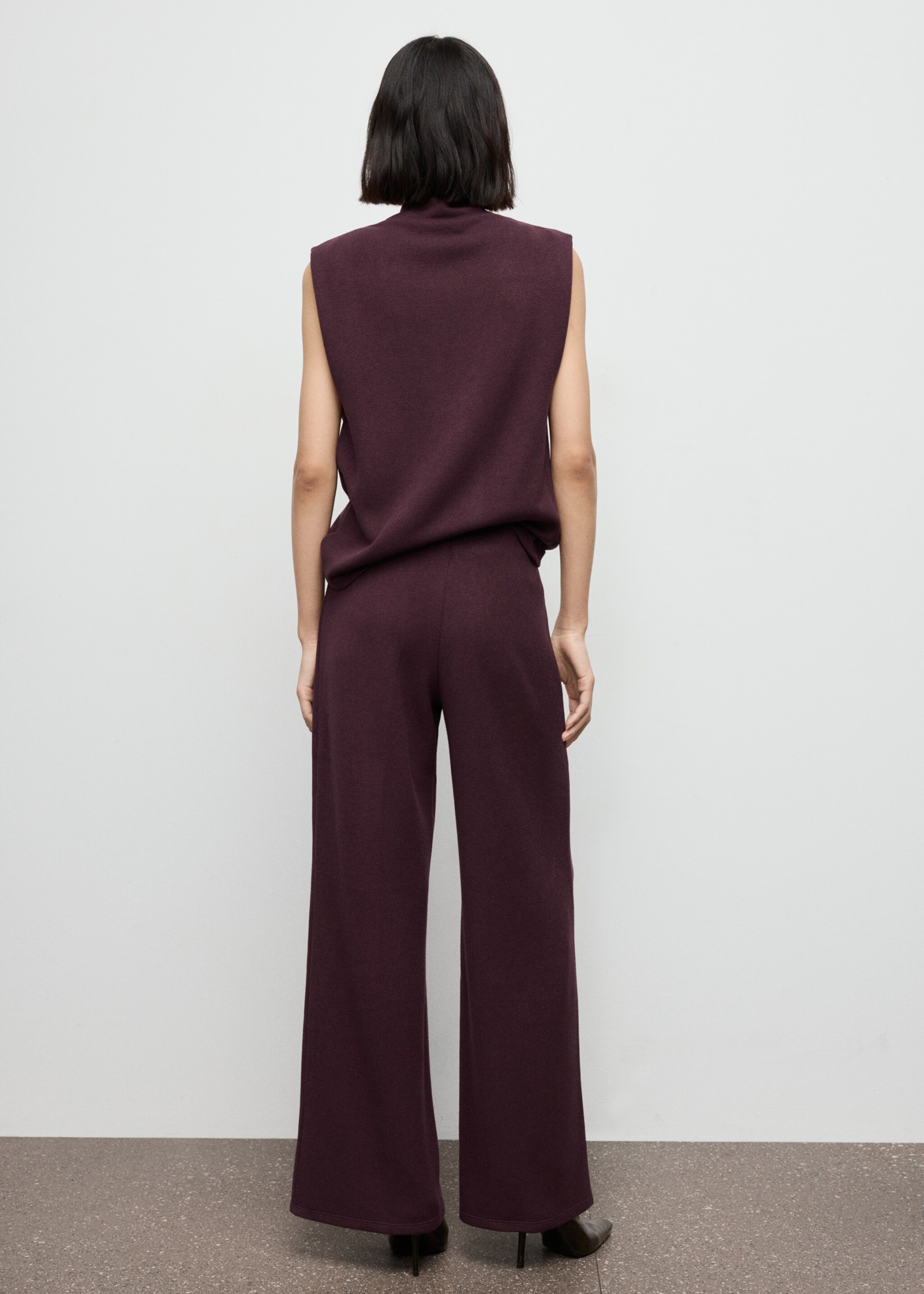 Seam-detail straight-fit trousers - Reverse of the article, Burgundy. Ref: 17027803-00.